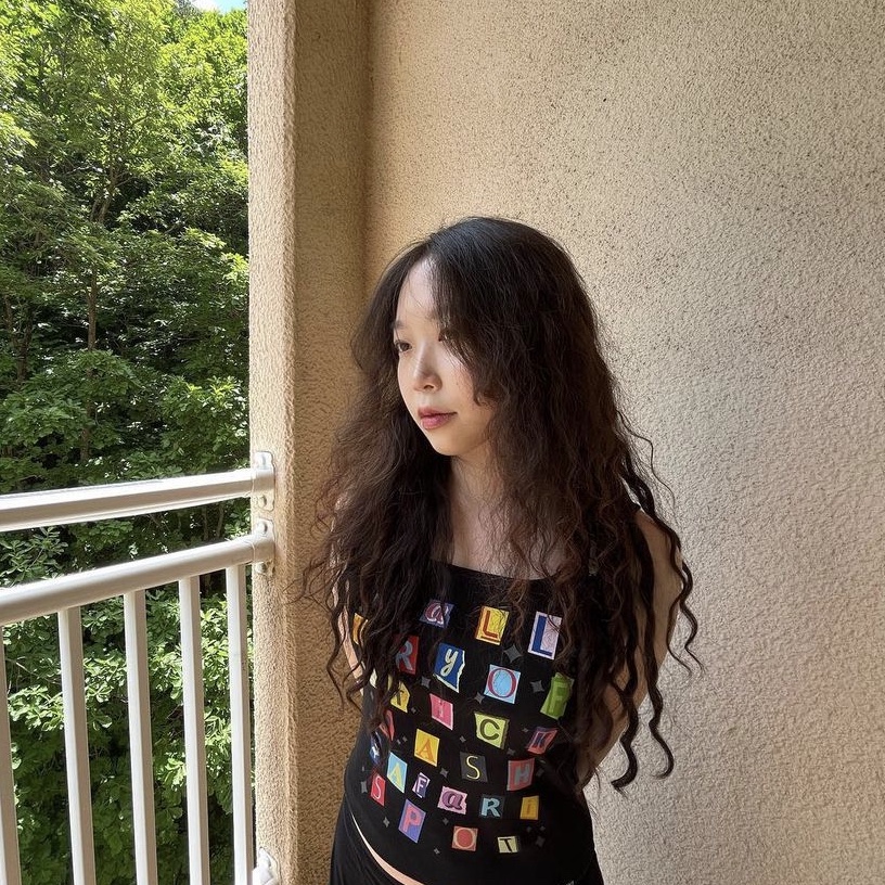 Safarispot 1/2 Stickerpack Suspenders Sleeveless White, Safarispot 1/2 Stickerpack Suspenders Sleeveless Black 착용 스타일