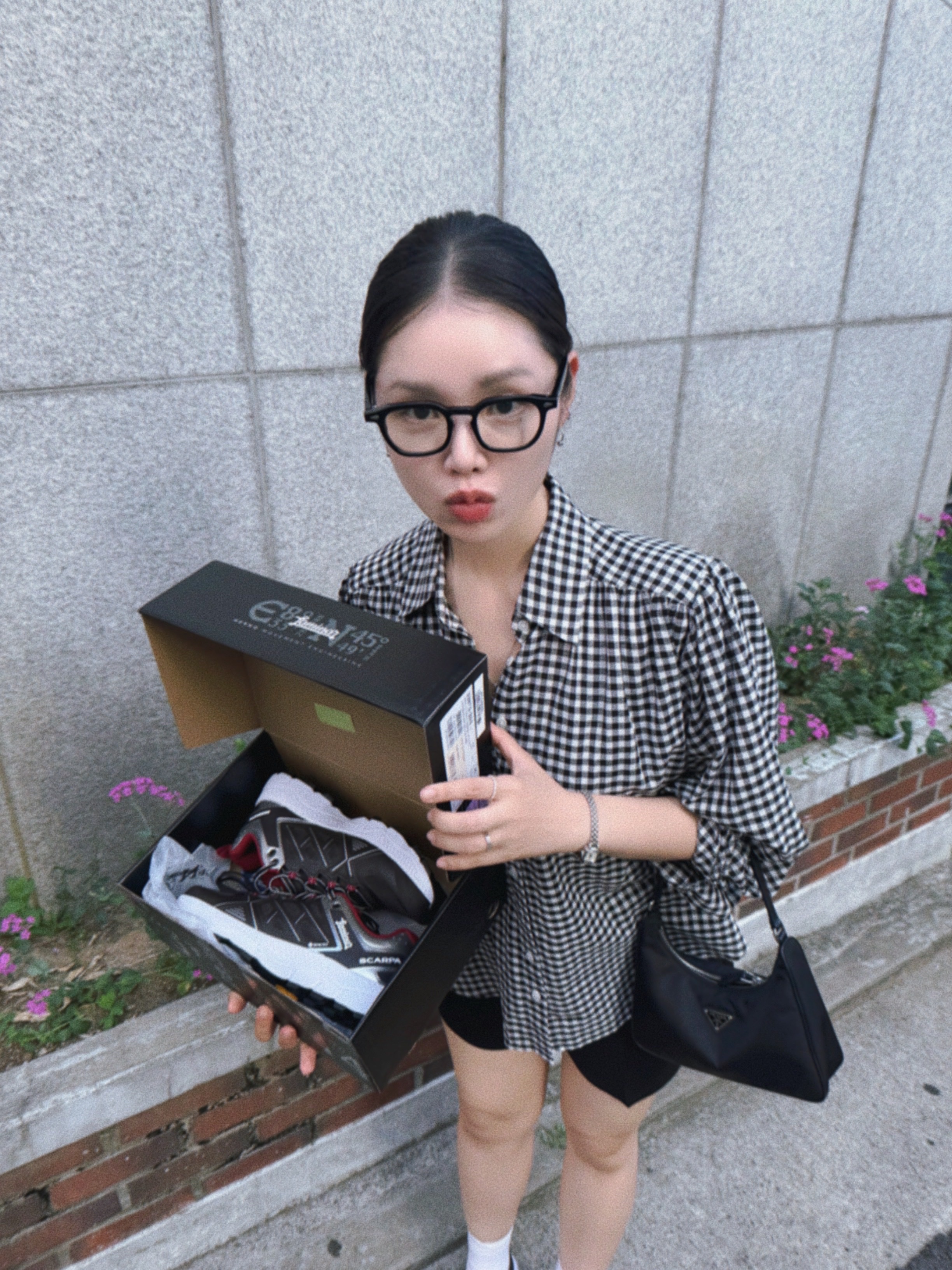 Prada Re-Edition 2005 Saffiano Trim Re-Nylon Mini Hobo Bag Black, (W) Prada Rubber Sandal Black 착용 스타일 - 2