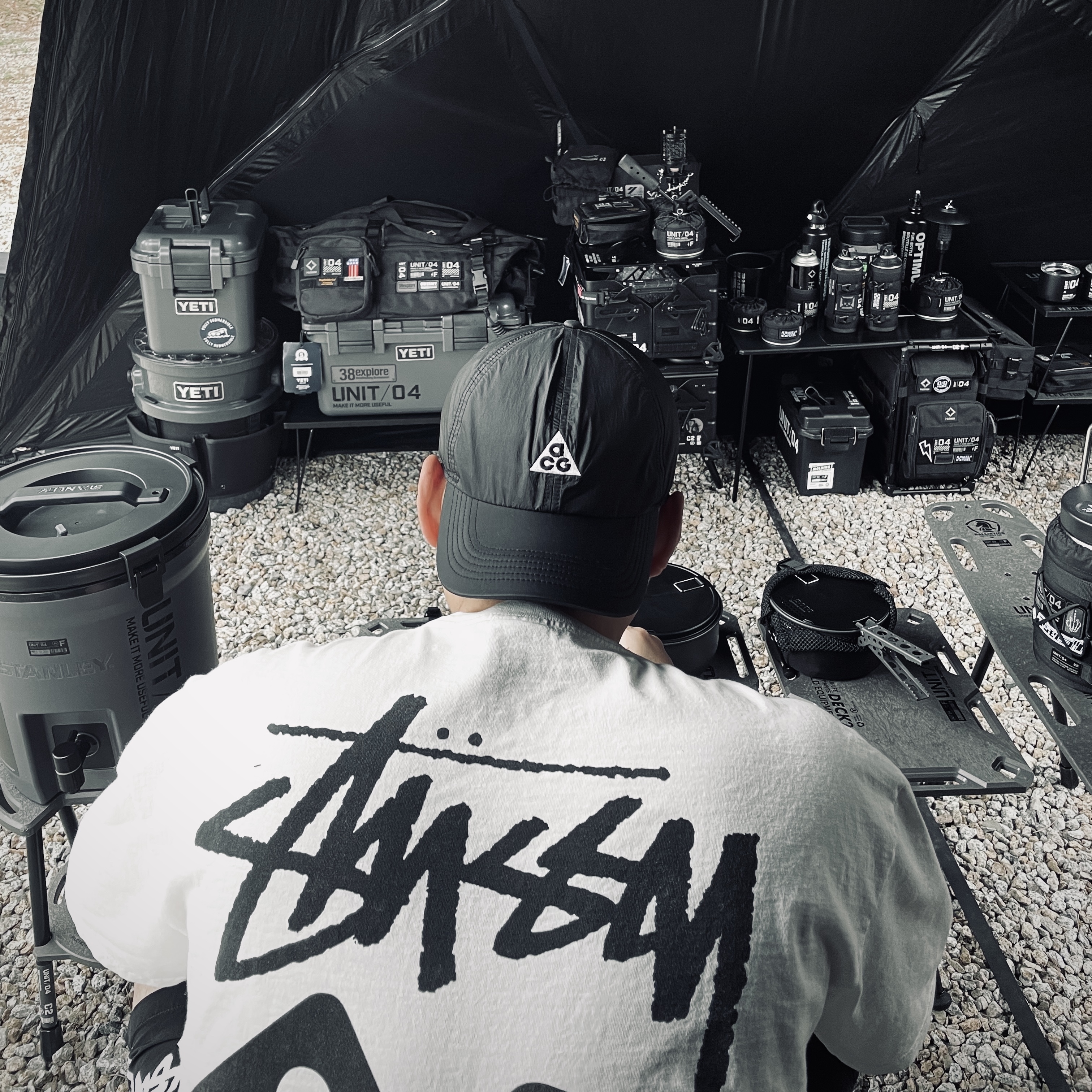 Stussy Dice Pigment Dyed T-Shirt Natural 착용 스타일