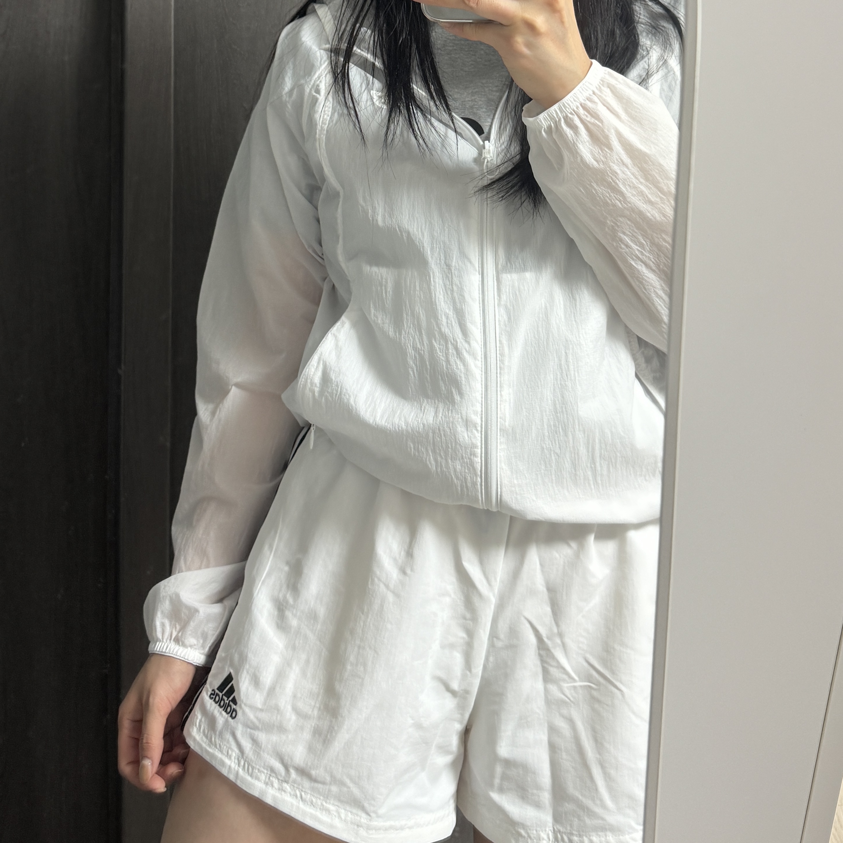 (W) Adidas 3-Stripes Woven Shorts White - KR Sizing 착용 스타일 - 2