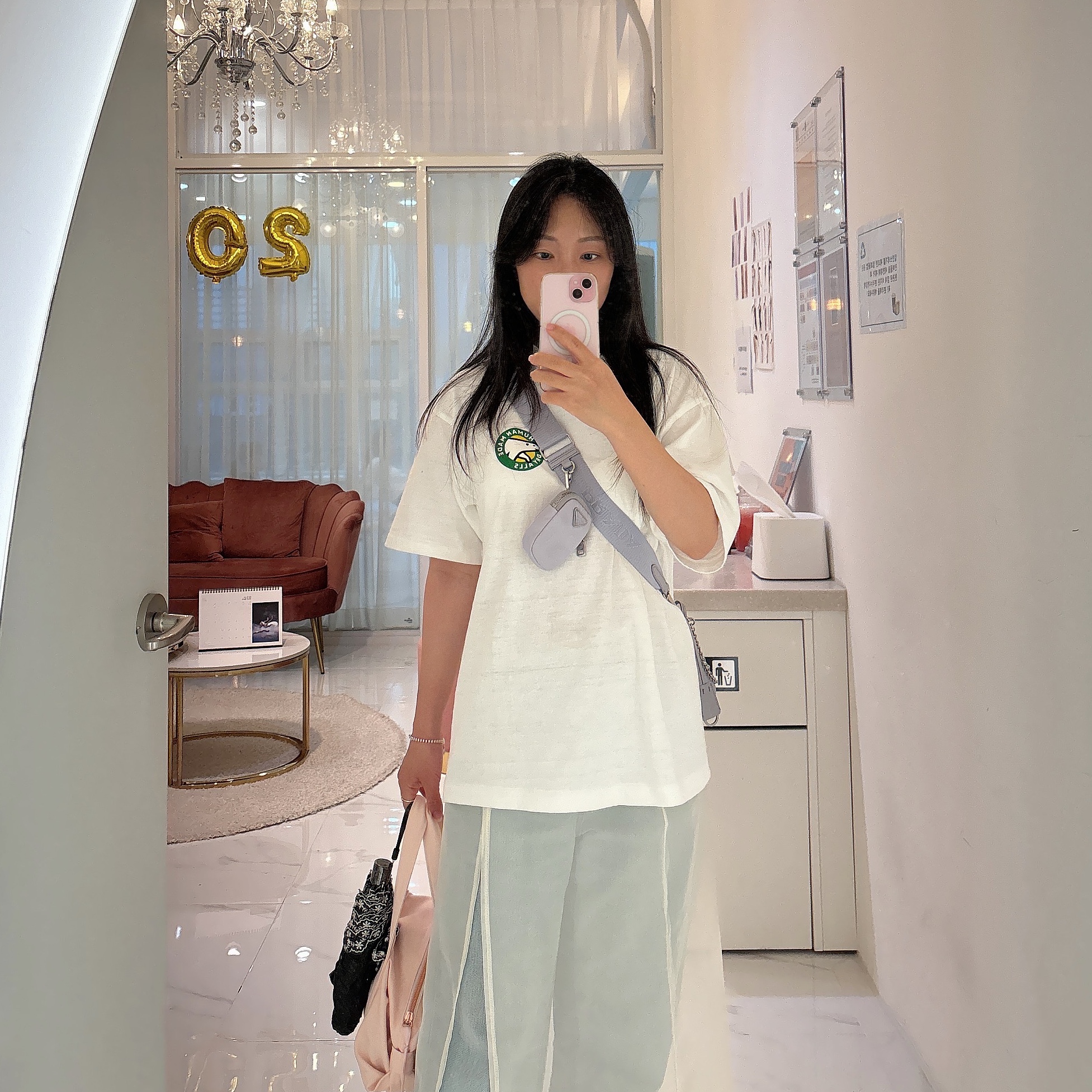 Human Made Graphic T-Shirt #06 White, Prada Re-Edition 2005 Re-Nylon Bag Cornflower 착용 스타일