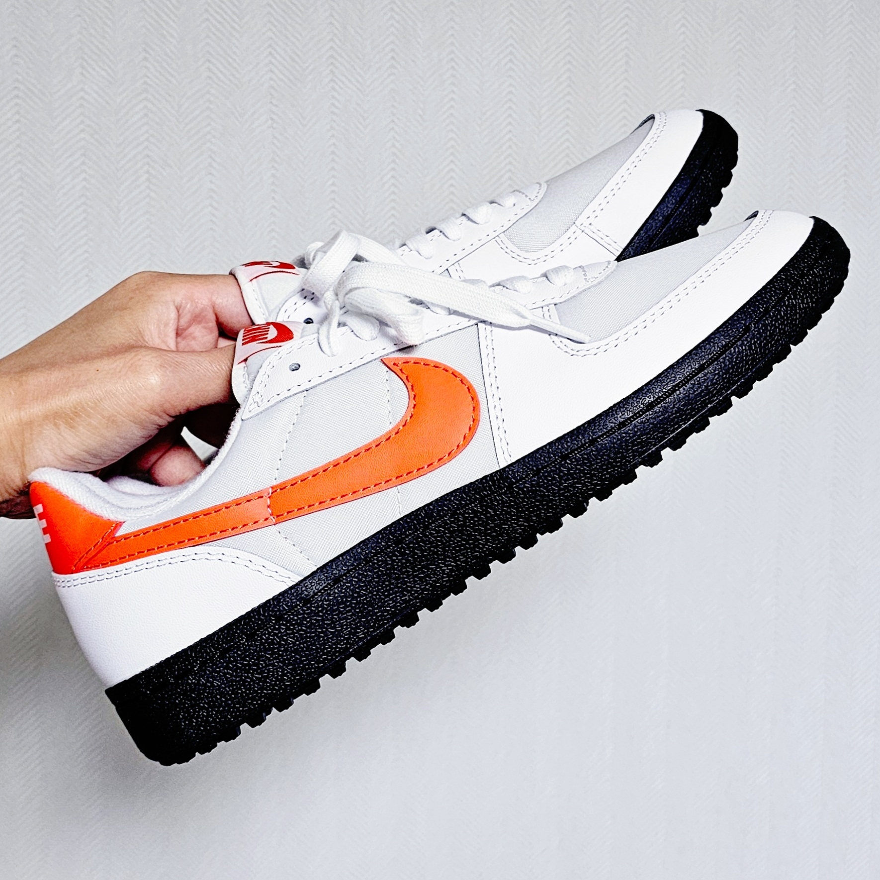 Nike Field General 82 SP White and Orange Blaze 착용 스타일