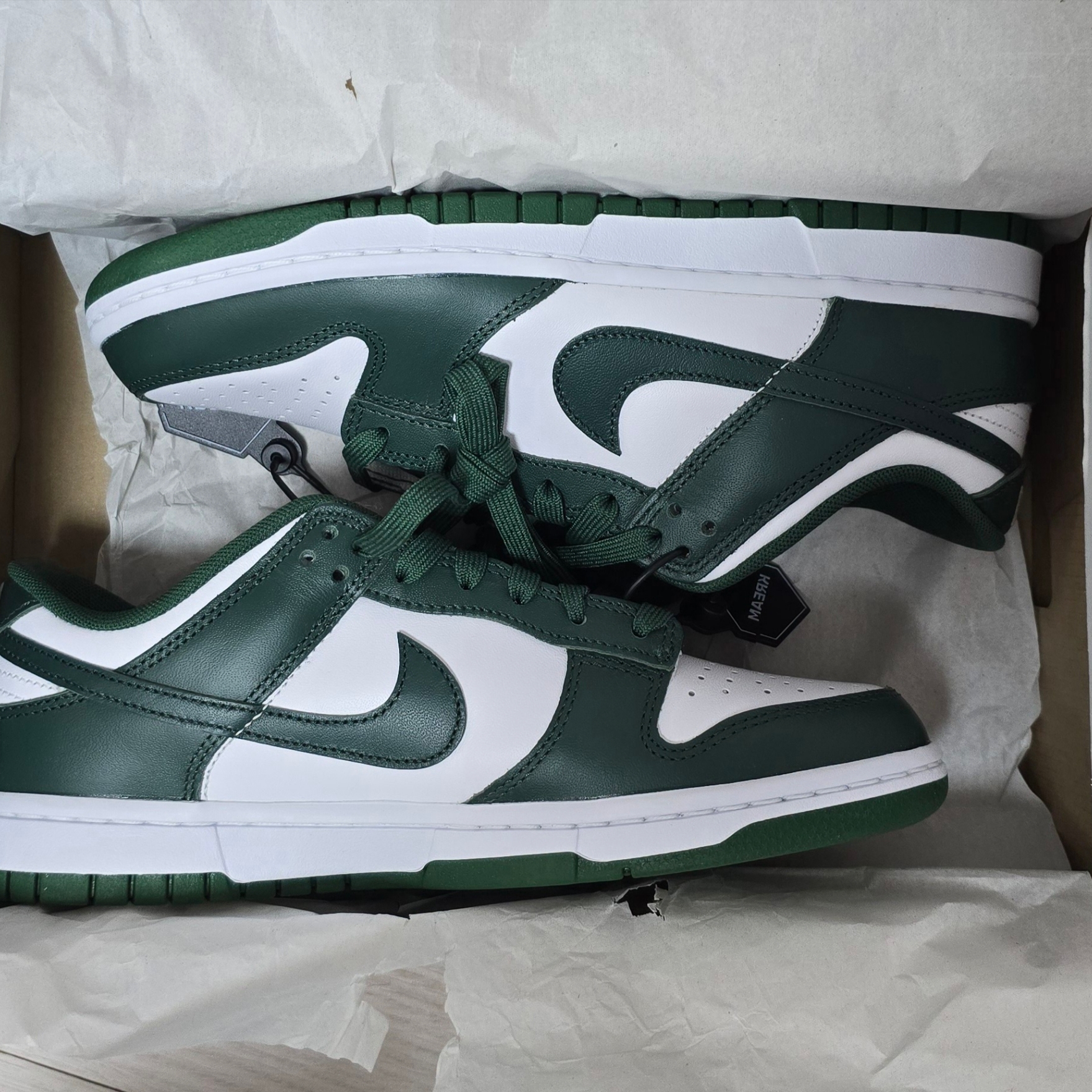 Nike Dunk Low Retro Varsity Green 착용 스타일