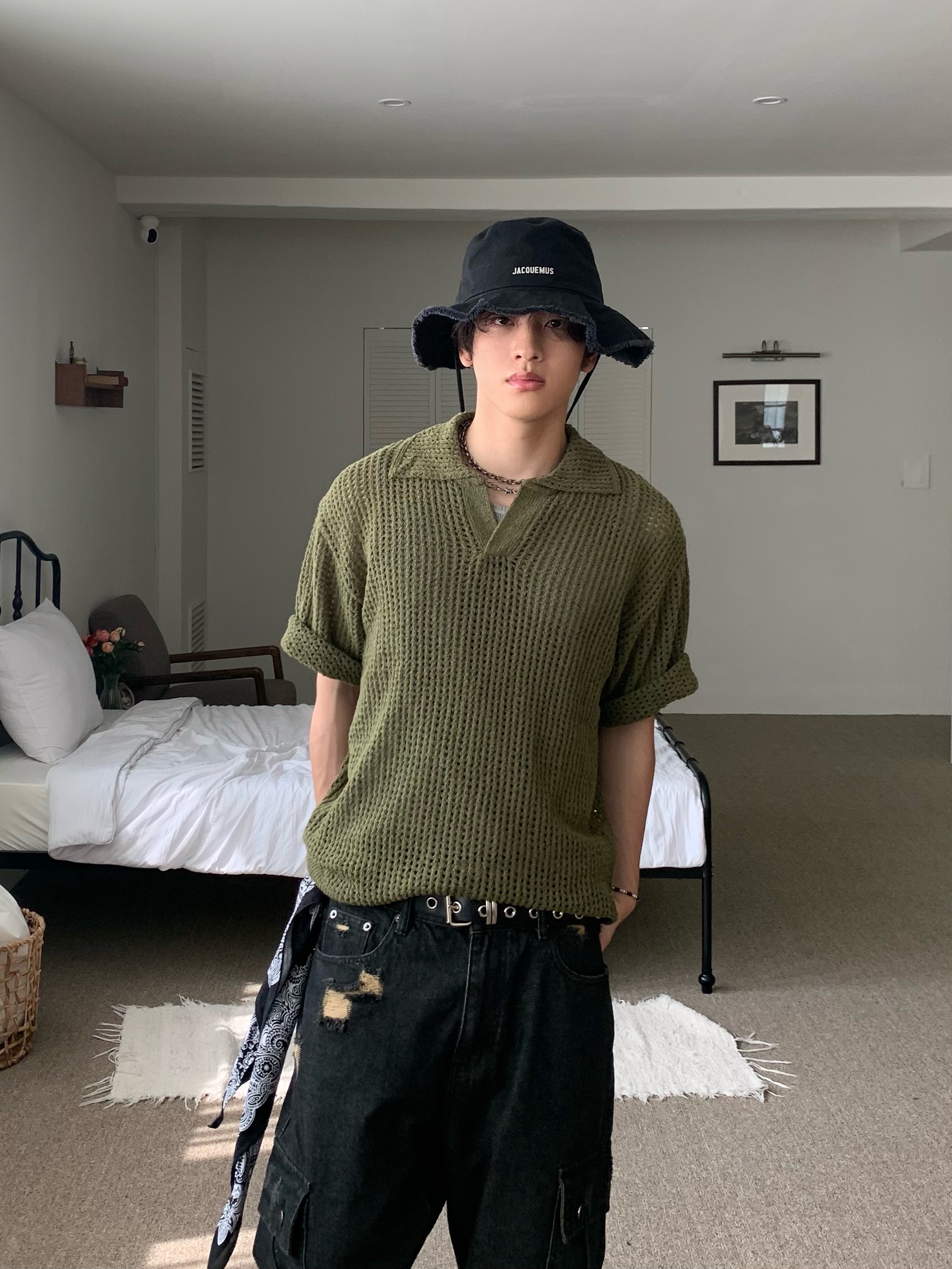 Jacquemus Le Bob Artichaut Bucket Hat Black 착용 스타일 - 2
