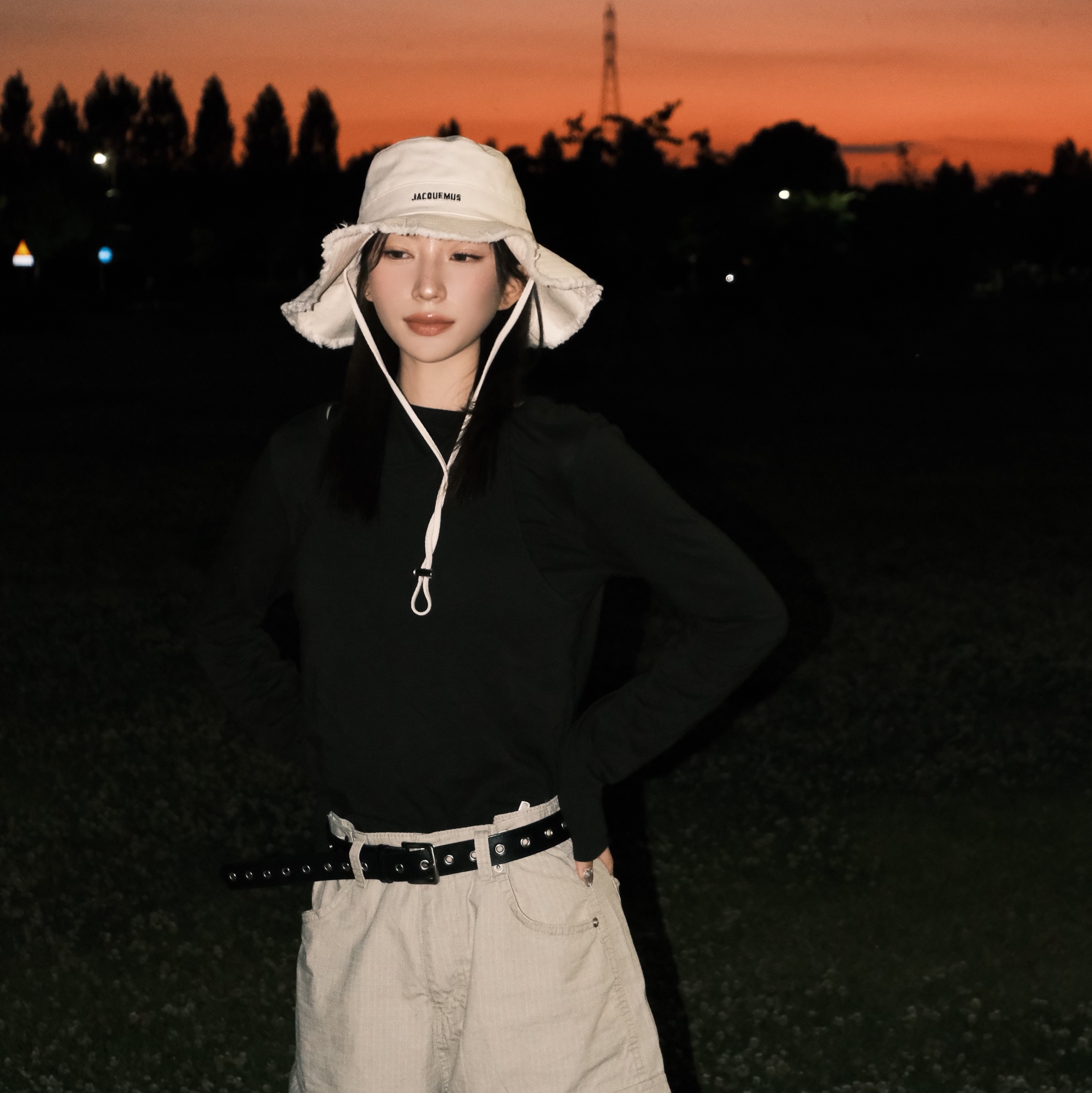 Adidas Samba ADV Black, Jacquemus Le Bob Artichaut Bucket Hat Off White 착용 스타일 - 3
