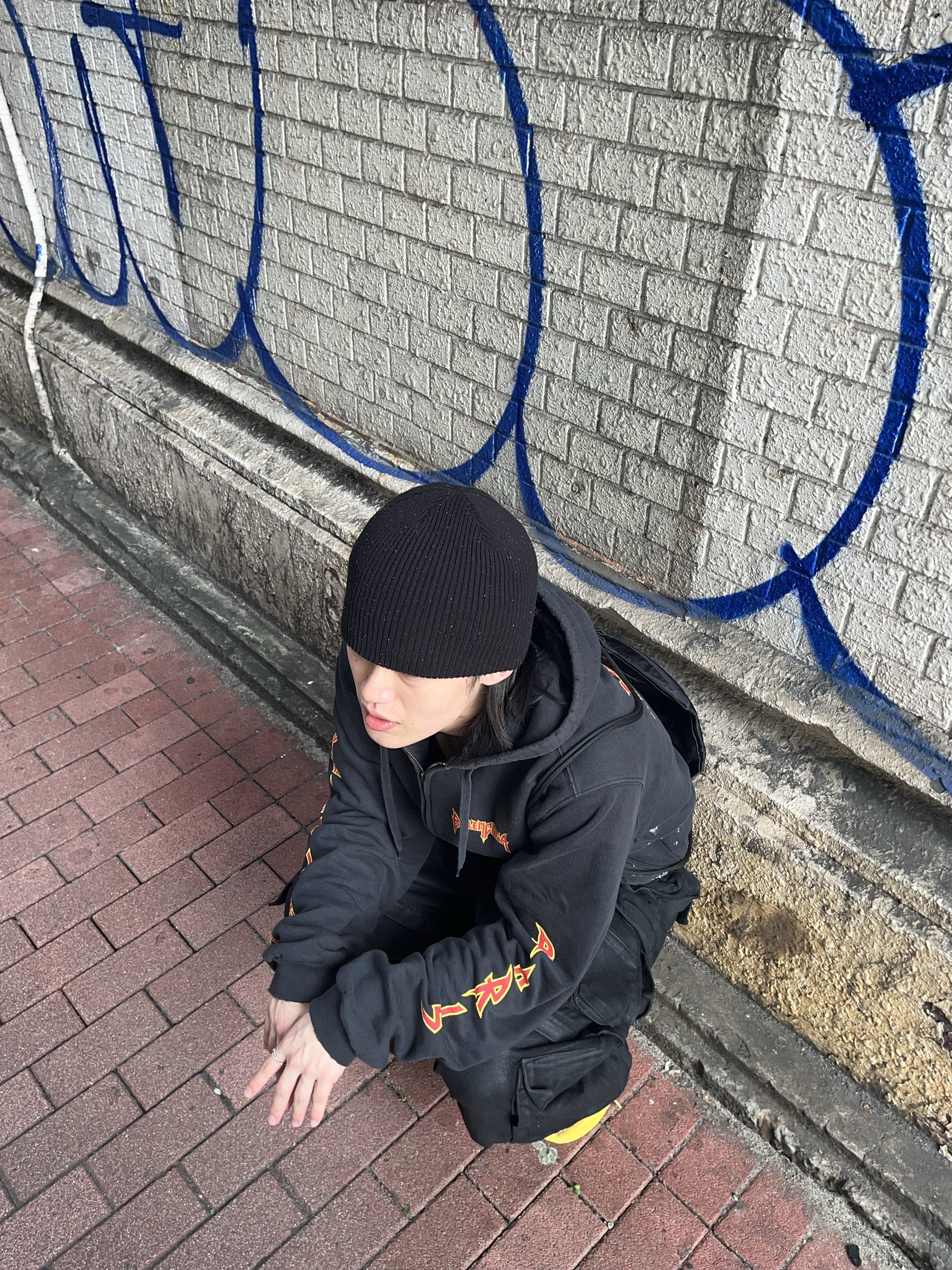 Balenciaga 3XL Sneakers Yellow Black, Project G/R Oversized Convertible Cargo Pants Coated Black 착용 스타일 - 2