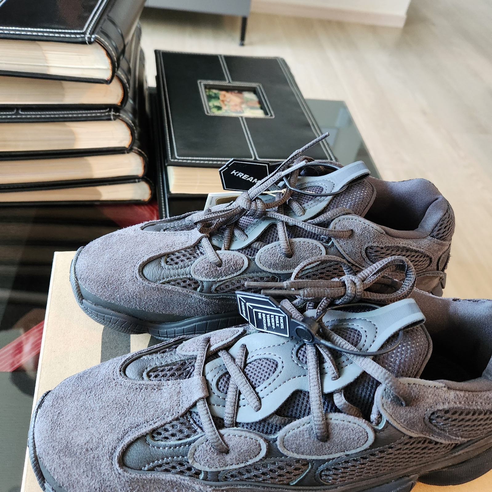Adidas Yeezy 500 Utility Black 2022/2023 착용 스타일 - 4