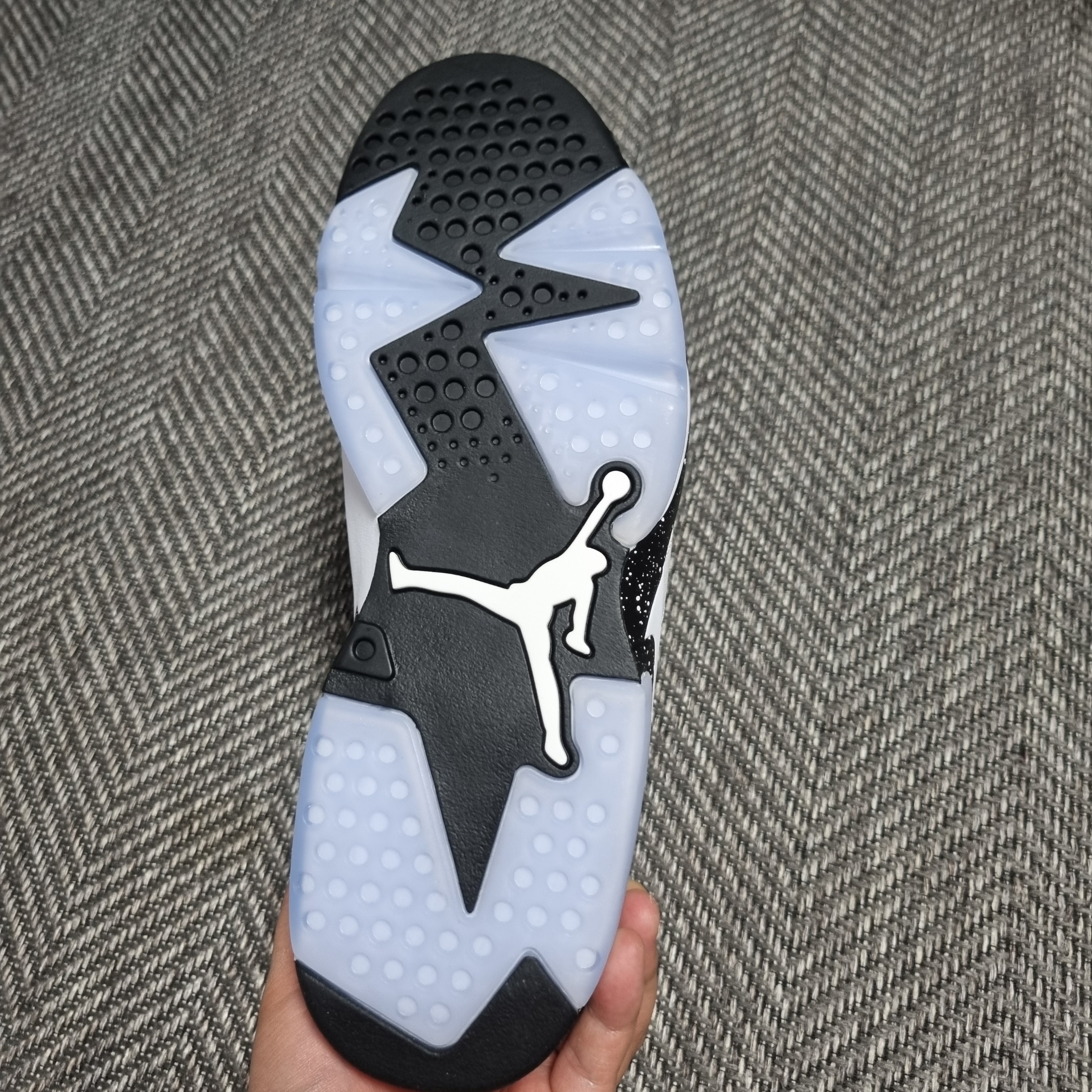 Jordan 6 Retro White and Black 착용 스타일 - 2