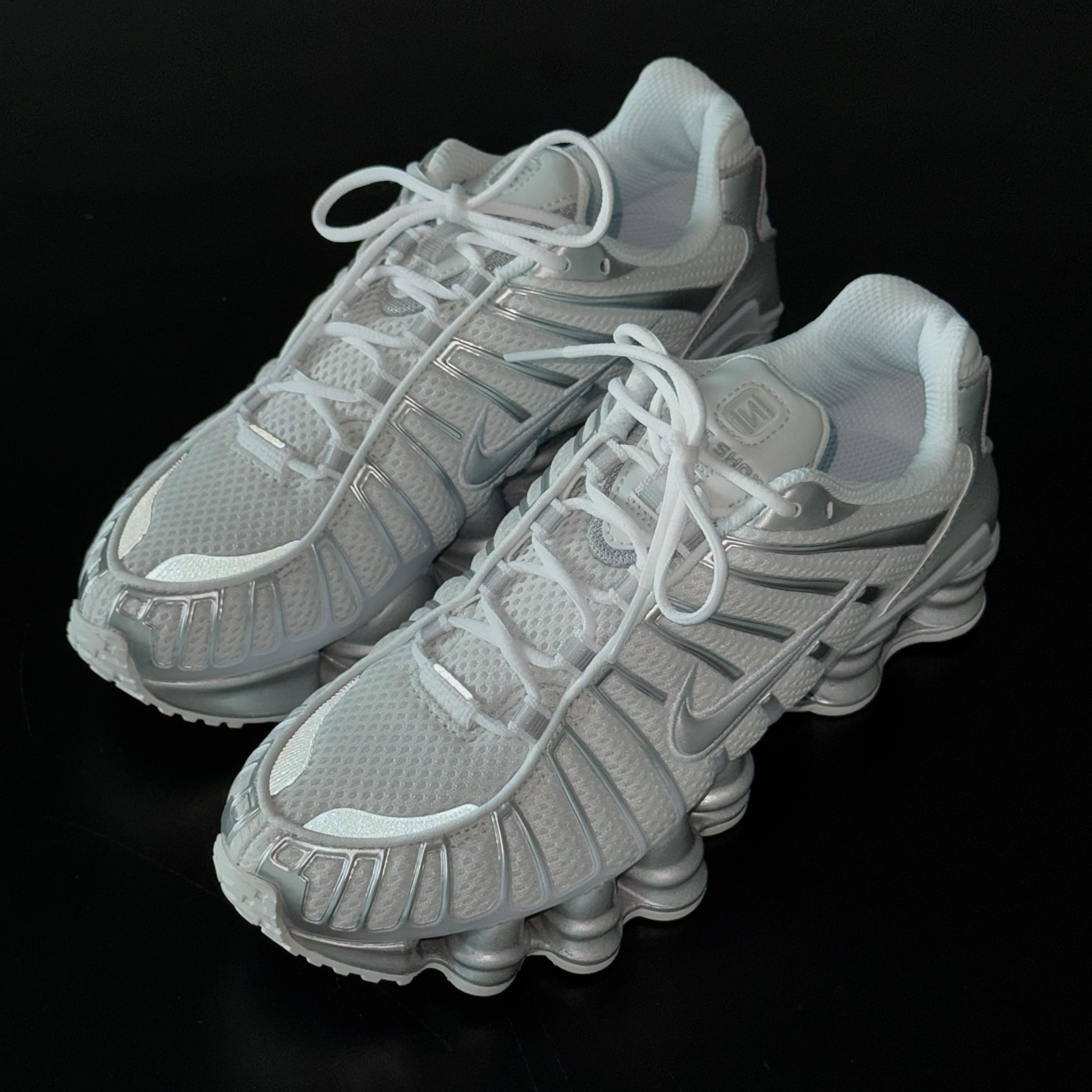 (W) Nike Shox TL Metallic Silver 착용 스타일