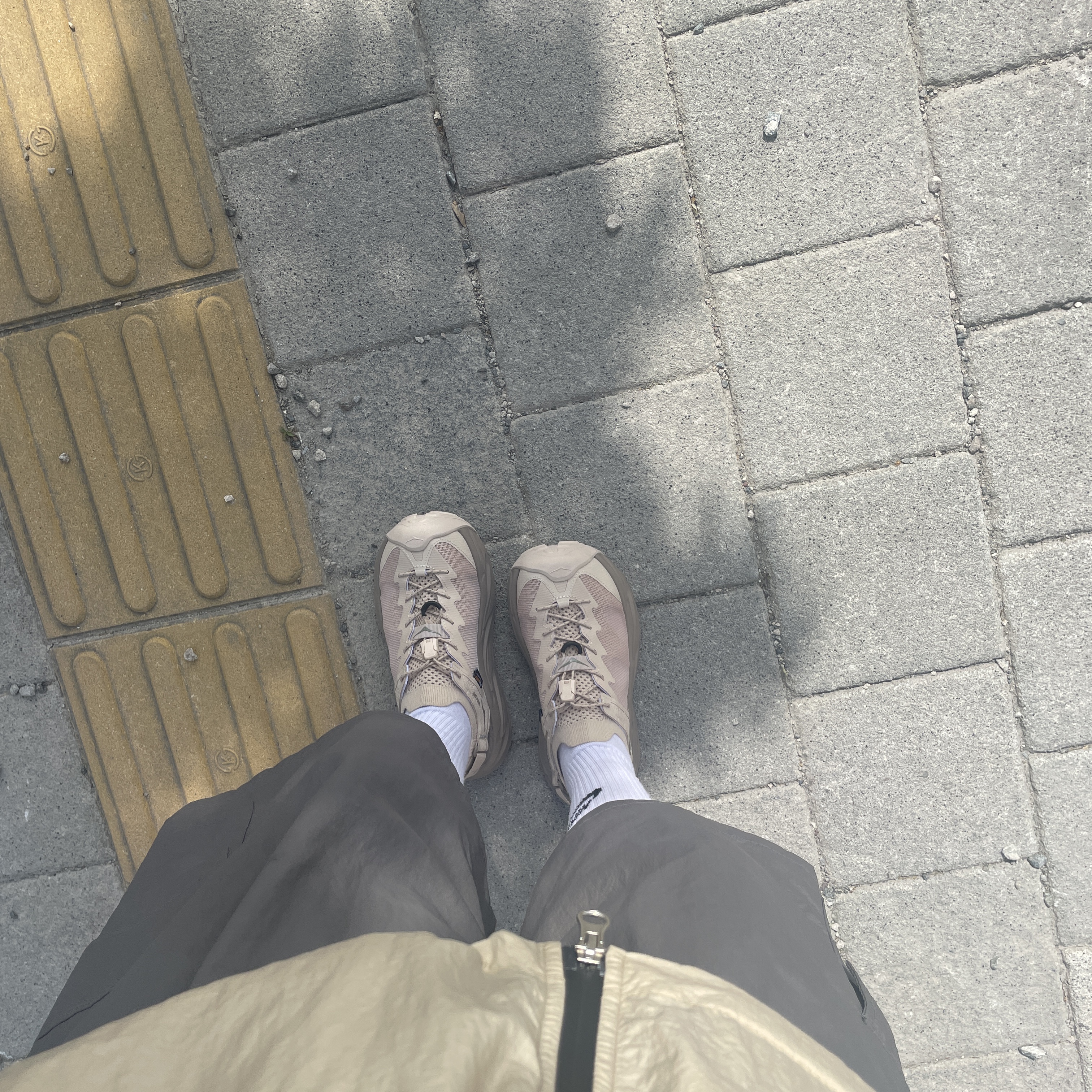 (W) Hoka Hopara 2 Shifting Sand 착용 스타일