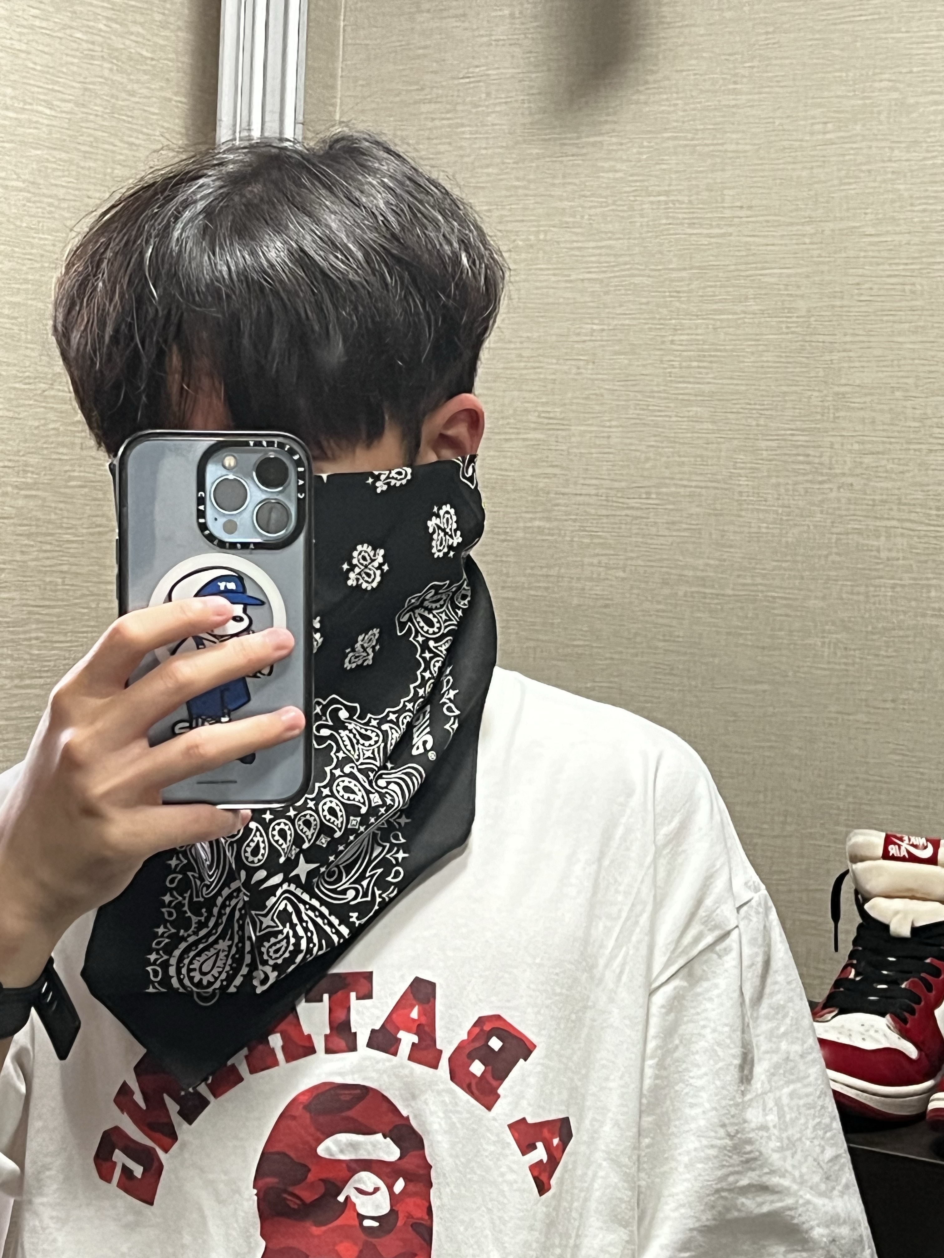 Supreme Hav-A-Hank Bandanas Multicolor (Set of 3) - 24SS 착용 스타일 - 1