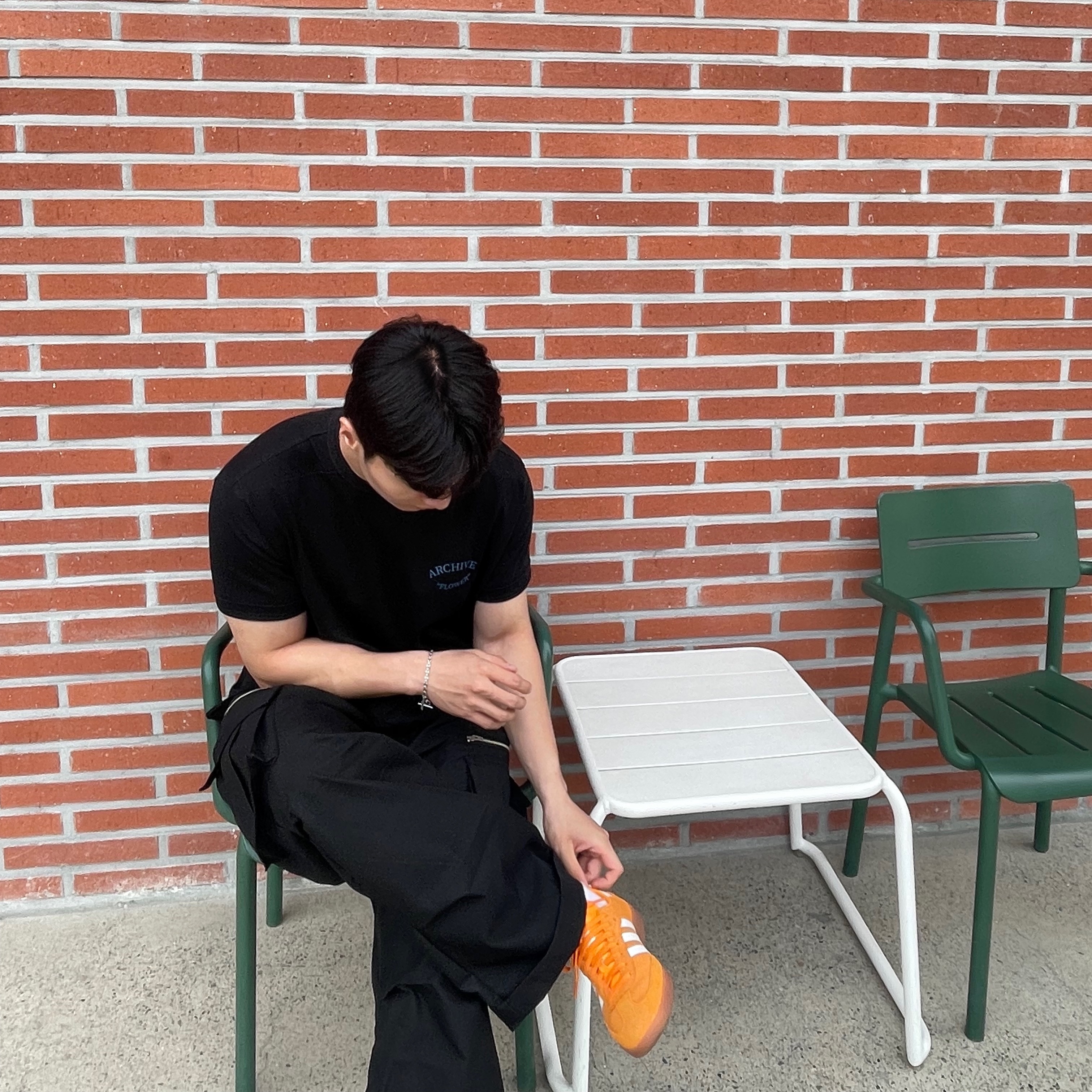 Adidas Samba OG Orange Rush 착용 스타일