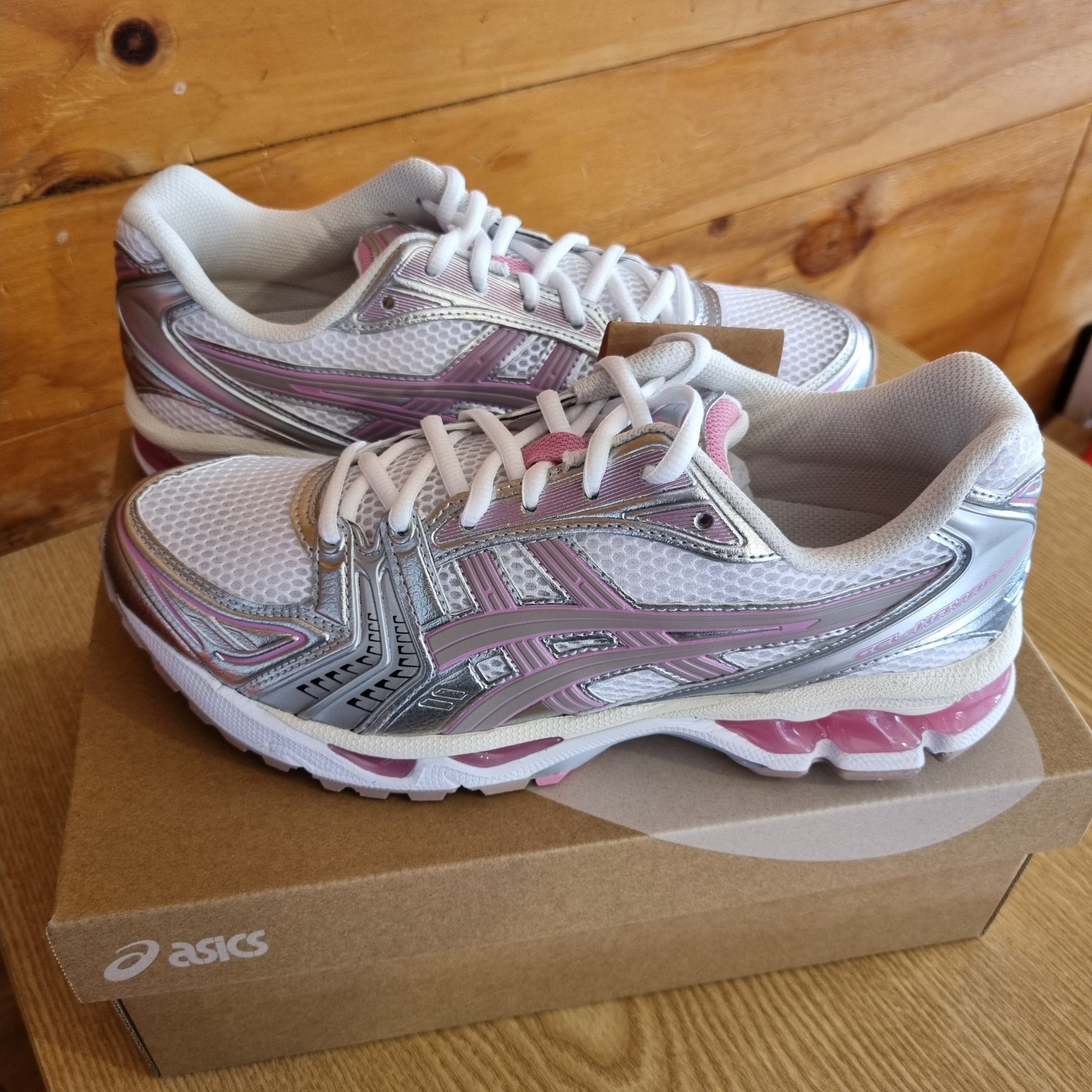 Asics Unlimited Gel-Kayano 14 White Fawn 착용 스타일