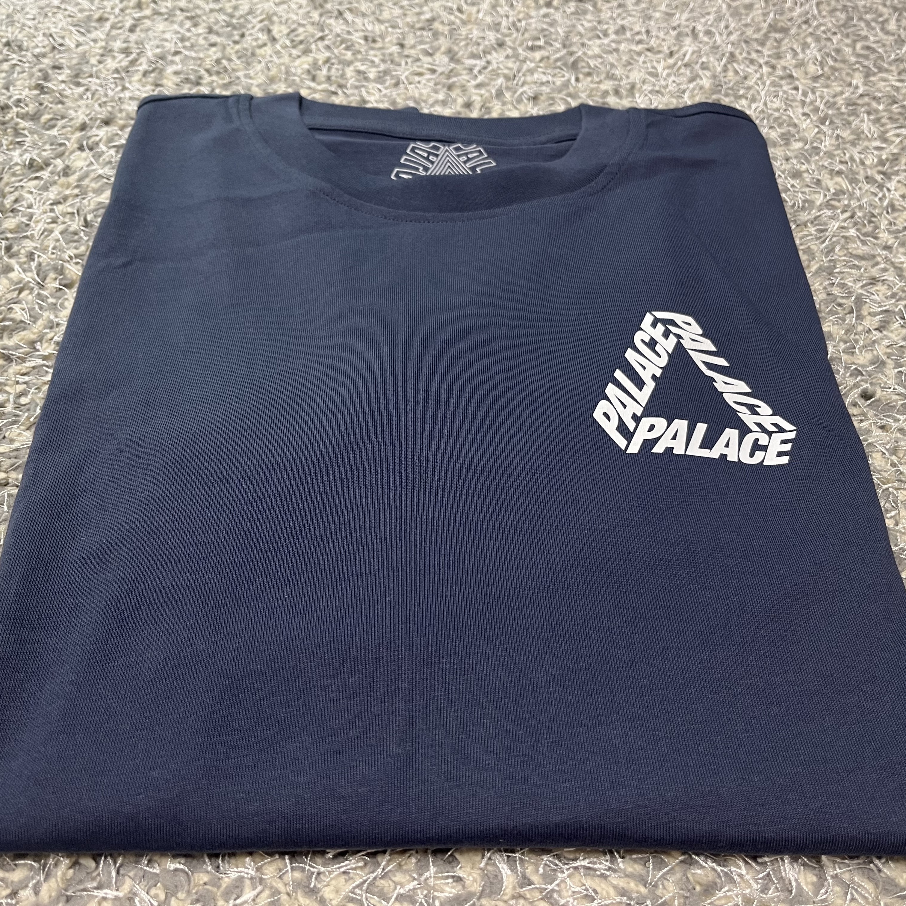 Palace Baked P-3 T-Shirt Navy - 24SS 착용 스타일 - 1