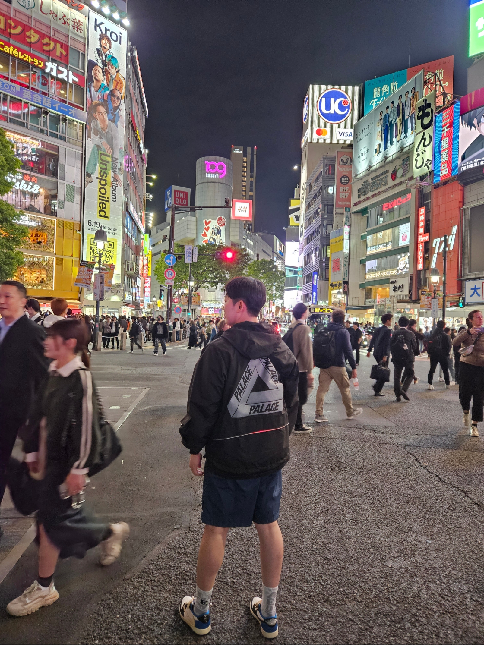 Palace Utility Jacket Black - 21FW, IAB Studio Woven Shorts Navy - The Hyundai Seoul Exclusive 착용 스타일
