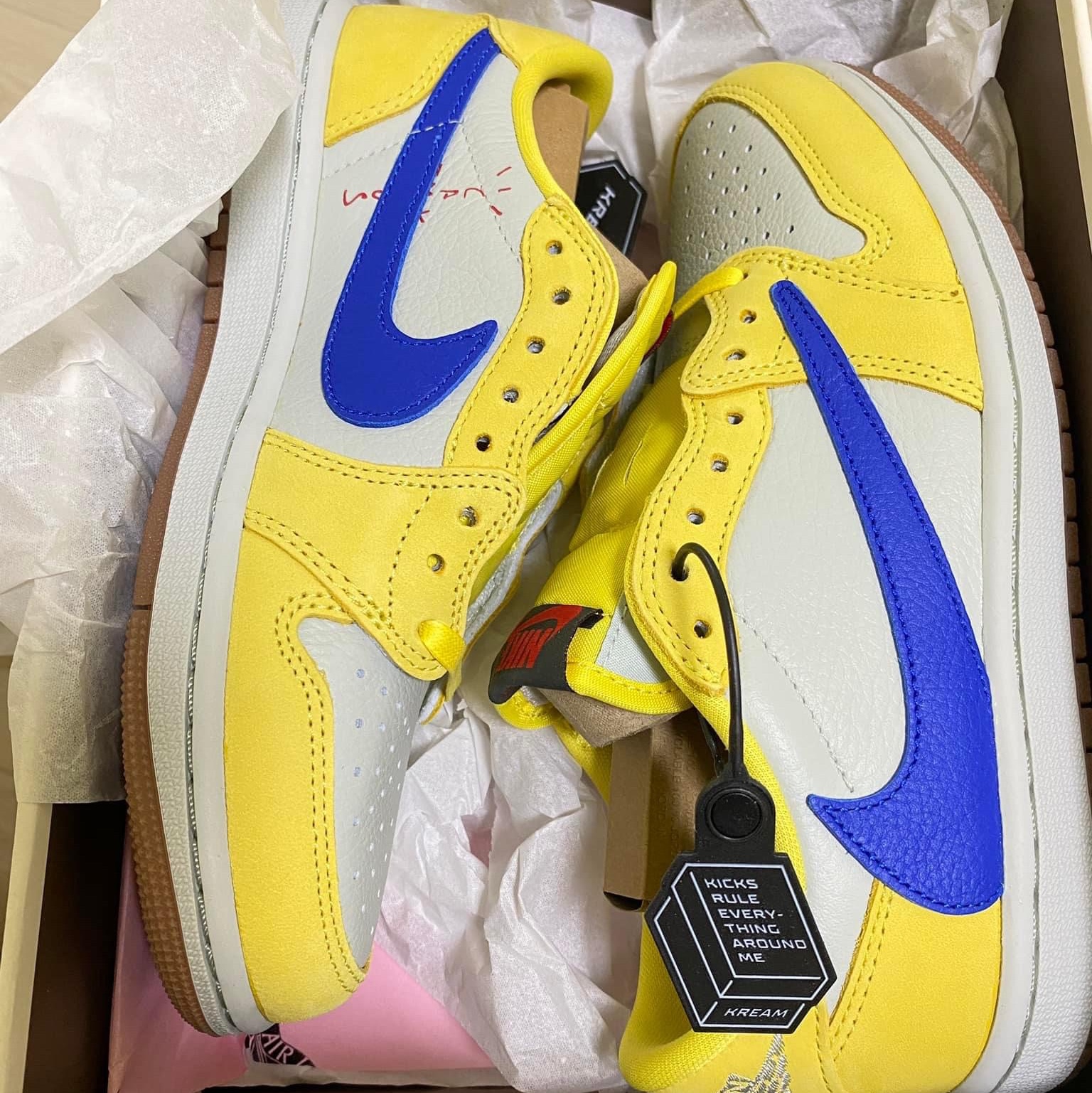 (W) Jordan 1 x Travis Scott Retro Low OG SP Canary, (W) Jordan 1 x Travis Scott Retro Low OG SP Medium Olive 착용 스타일 - 1