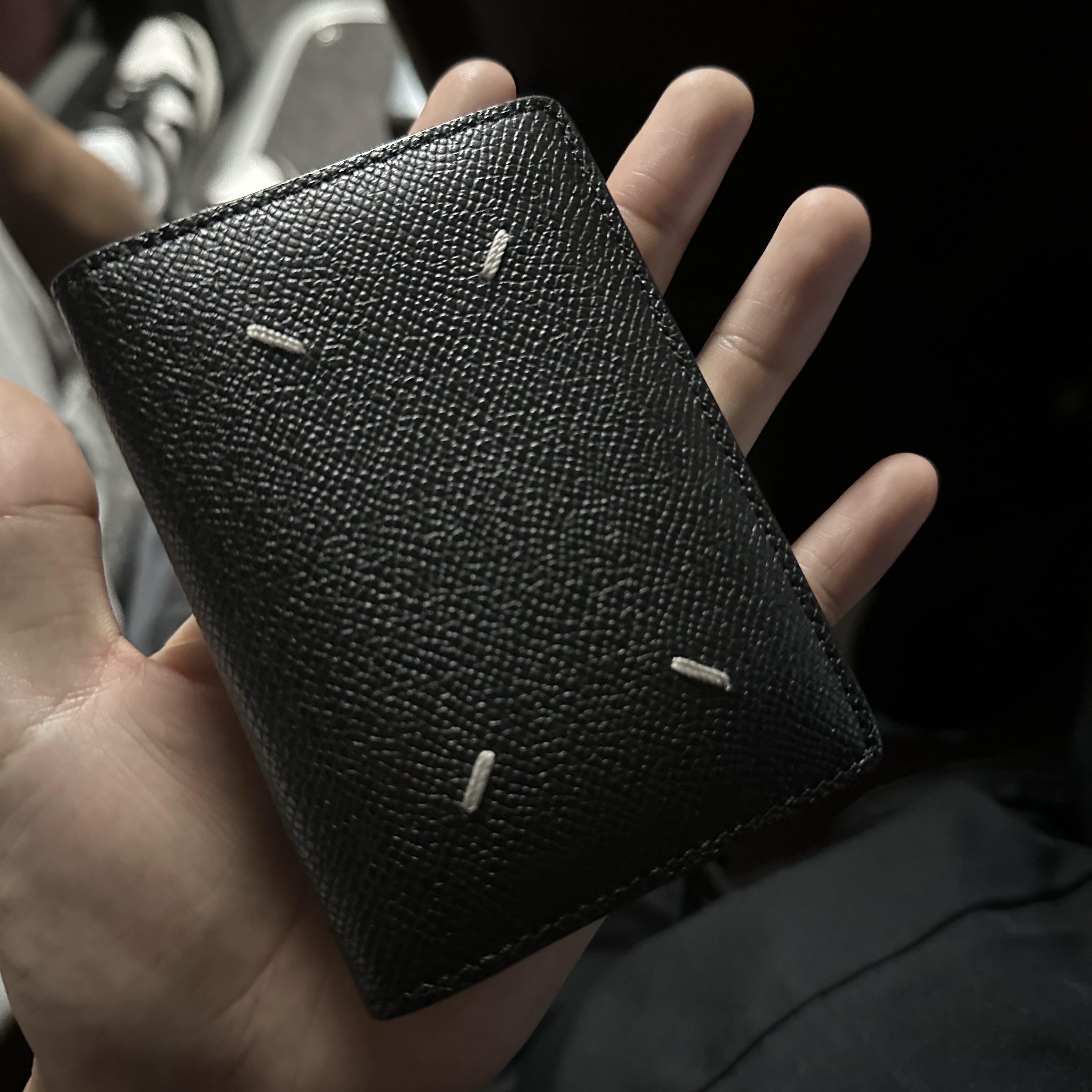 Maison Margiela Leather Bi-Fold Card Holder Black 착용 스타일