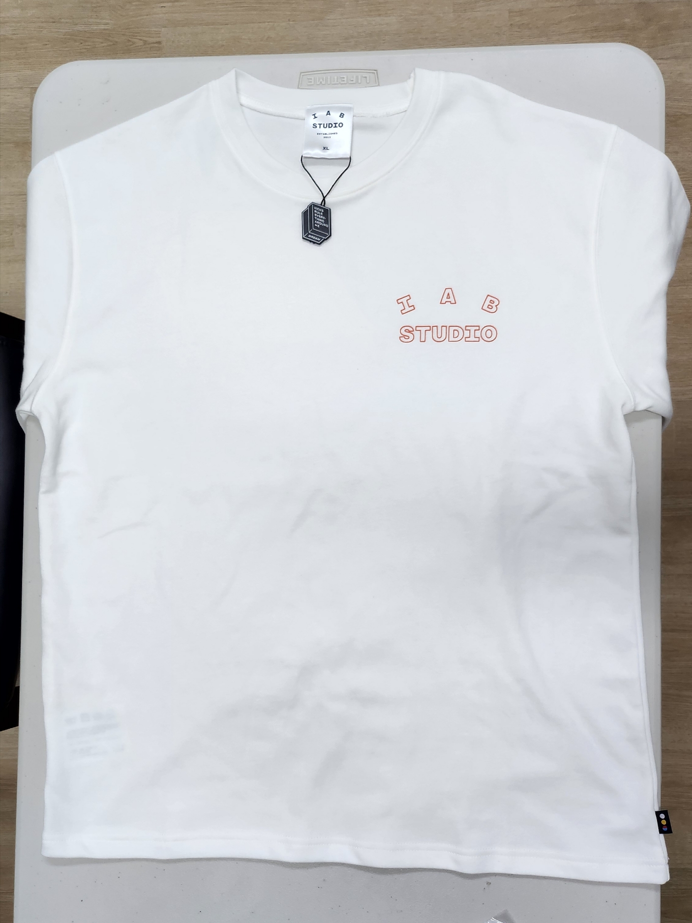 IAB Studio Line Logo T-Shirt White Orange 착용 스타일