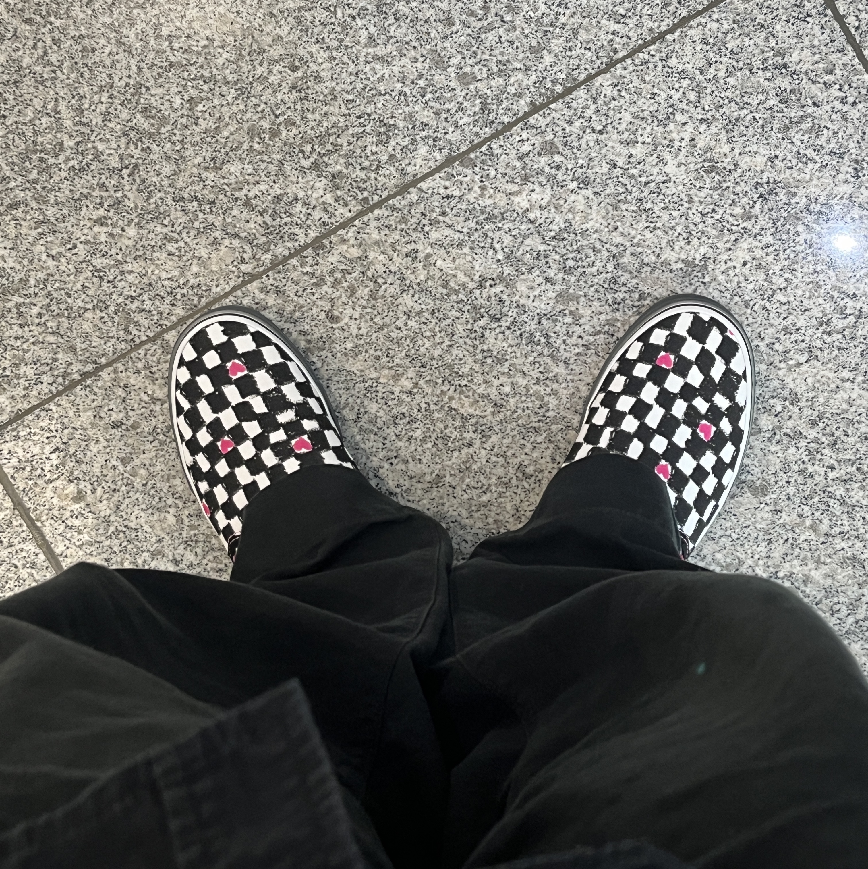 Vans x The Museum Visitor Classic Slip-On Checkerboard Black True White 착용 스타일