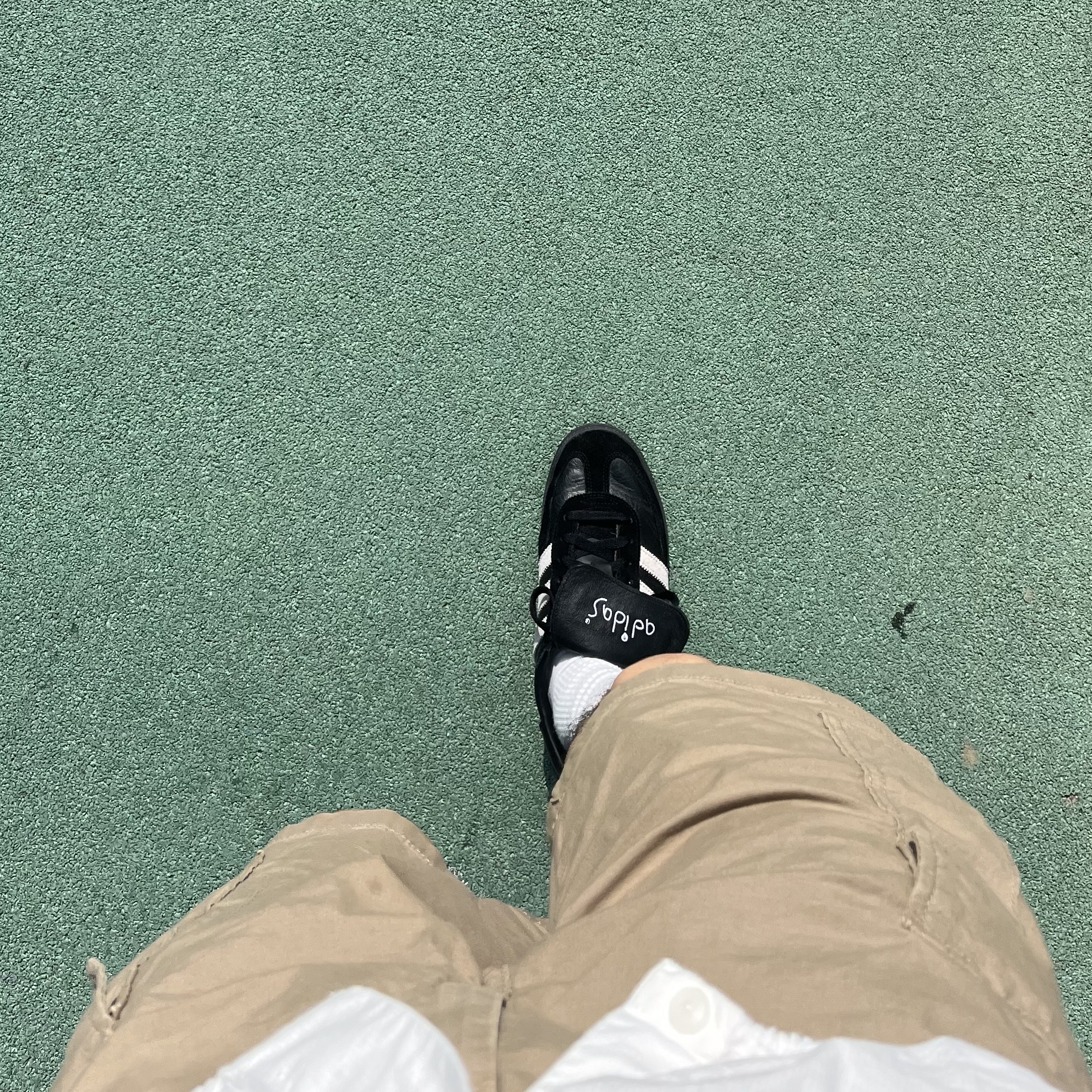 Adidas Spezial Handball Core Black Cloud White 착용 스타일