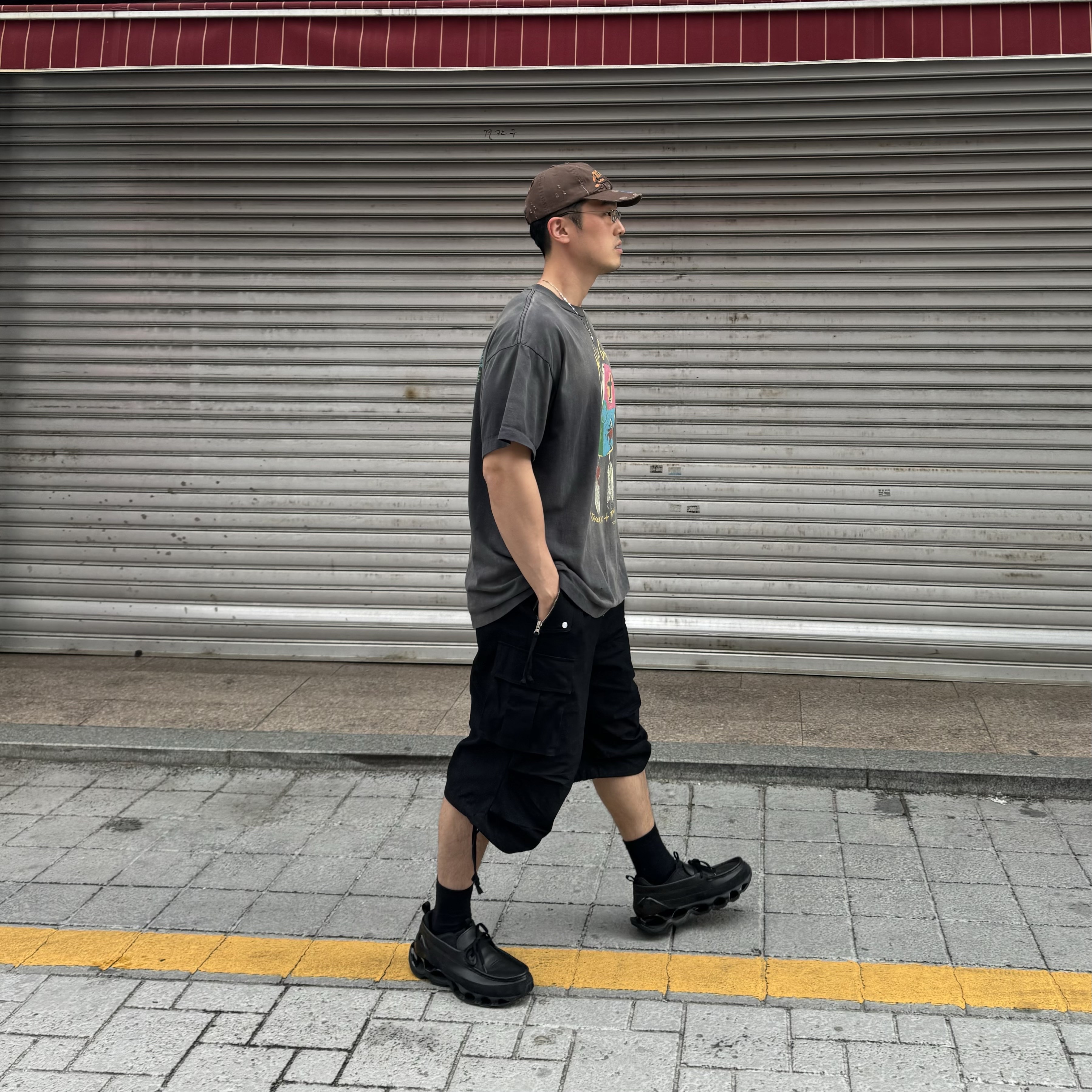 Travis Scott Utopia Telekinesis Hat Brown, Saint Mxxxxxx x Lastman Holy Ghost S/S T-Shirt Black - 24SS 착용 스타일 - 2