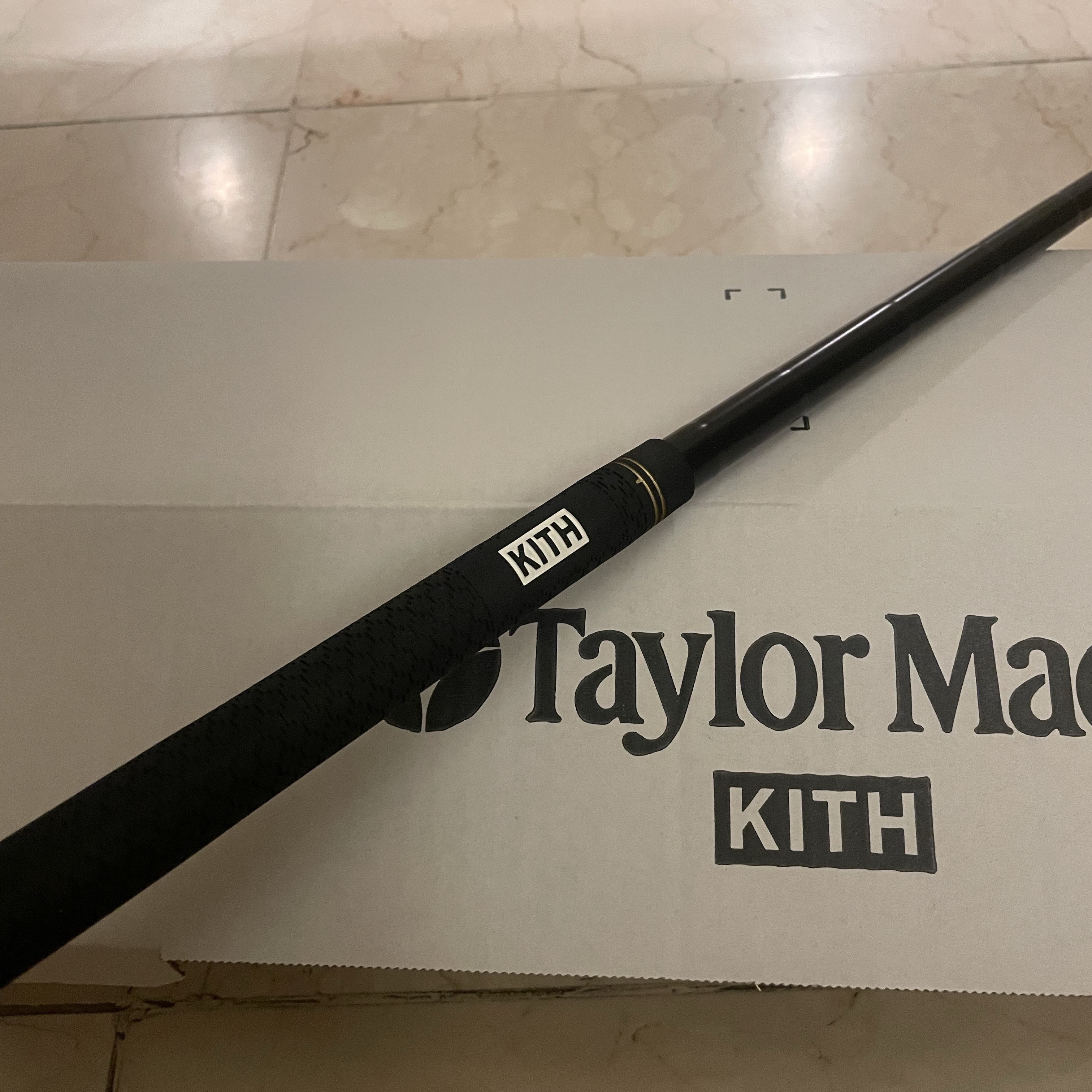 Taylormade x Kith Iron Milled Grind 3 60 Loft Wedge Black 착용 스타일 - 3