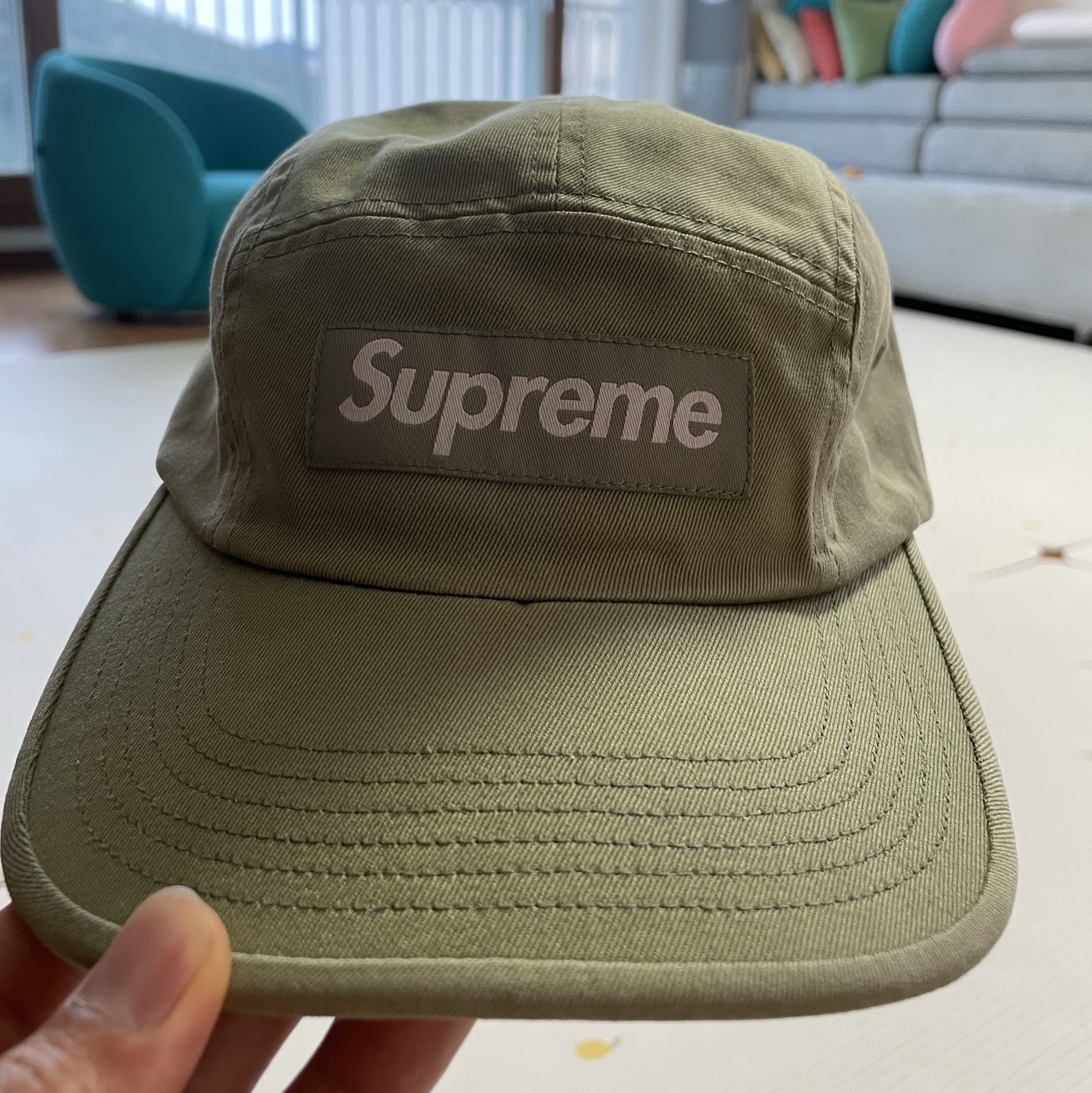Supreme Washed Chino Twill Camp Cap Light Olive - 24SS, Supreme Stitch Jacquard Camp Cap Red - 22SS 착용 스타일 - 1