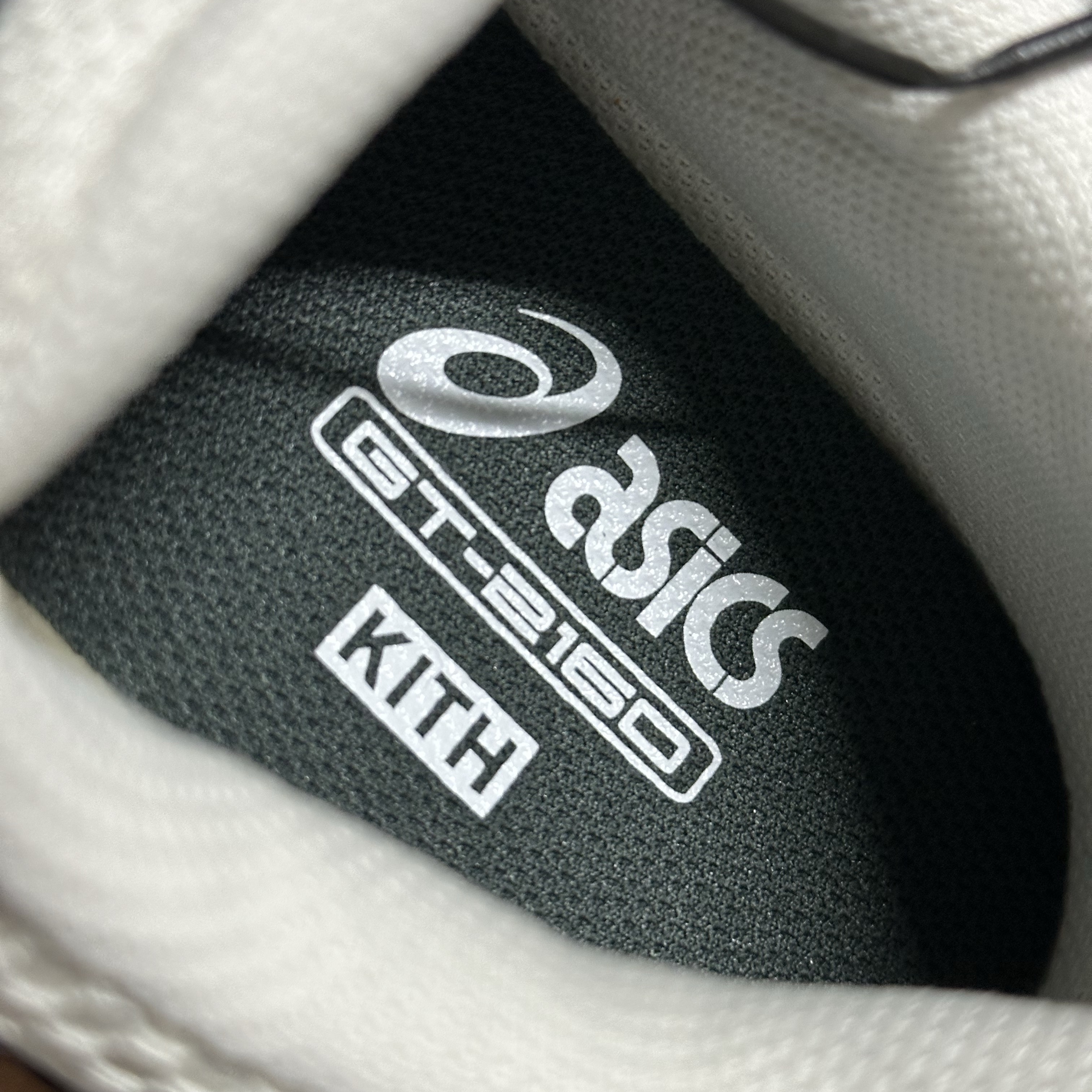 Asics x Kith GT-2160 Cream Scarab 착용 스타일 - 3