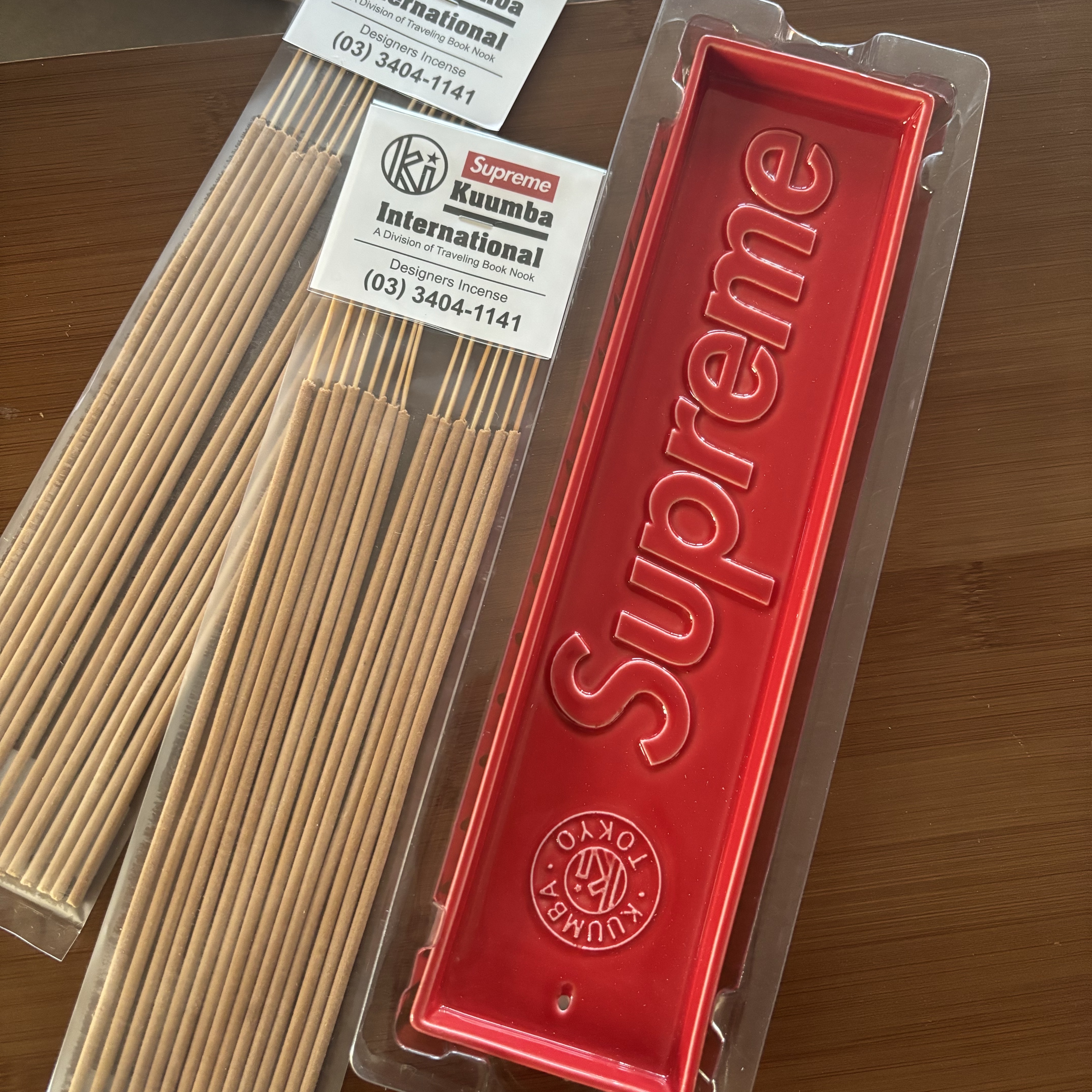 Supreme Kuumba Incense Tray Red - 24SS 착용 스타일