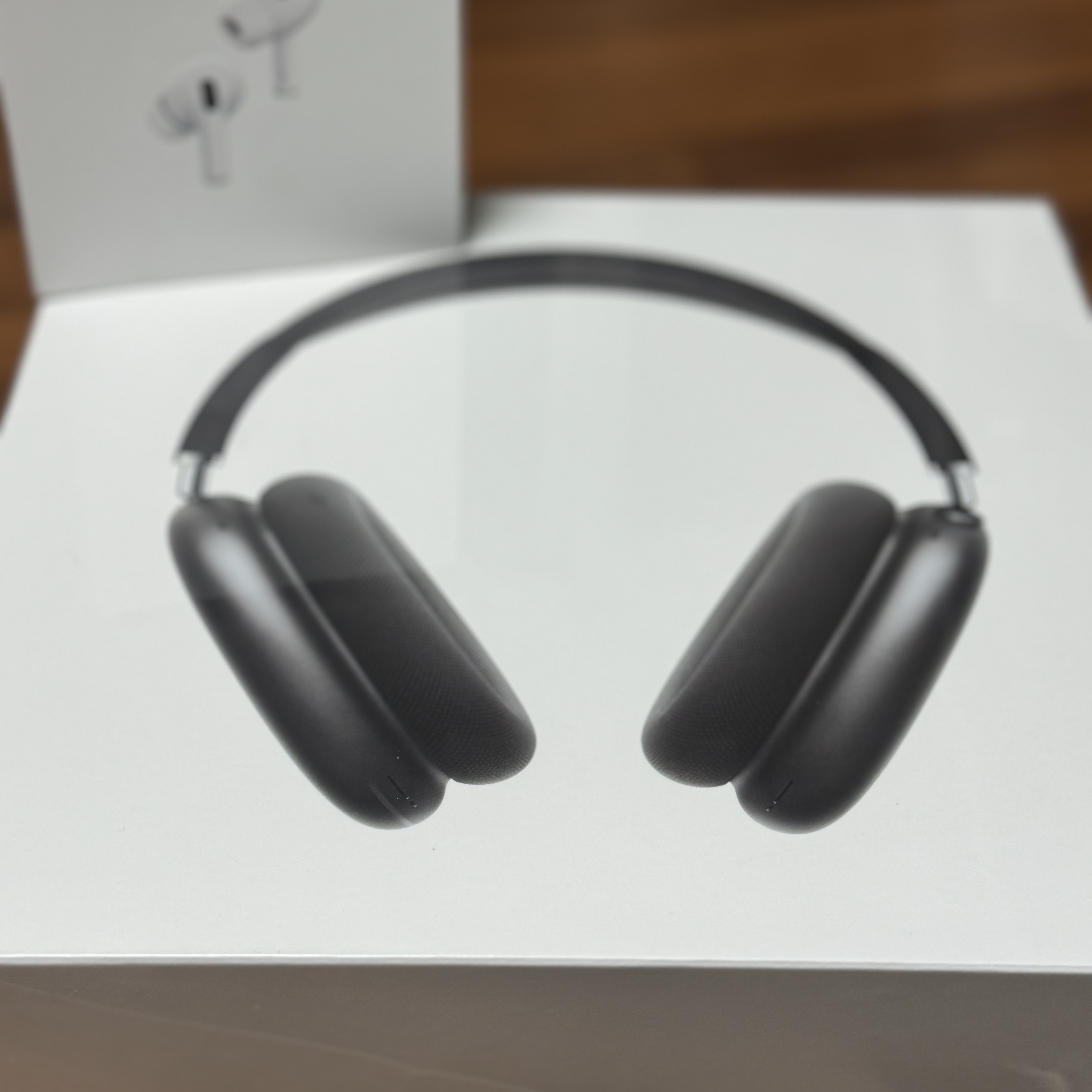 Apple AirPods Max Lightning Space Gray (Korean Ver.), Apple Airpods Pro 2nd Gen with MagSafe Charging Case USB C (Korean Ver.) 착용 스타일 - 1