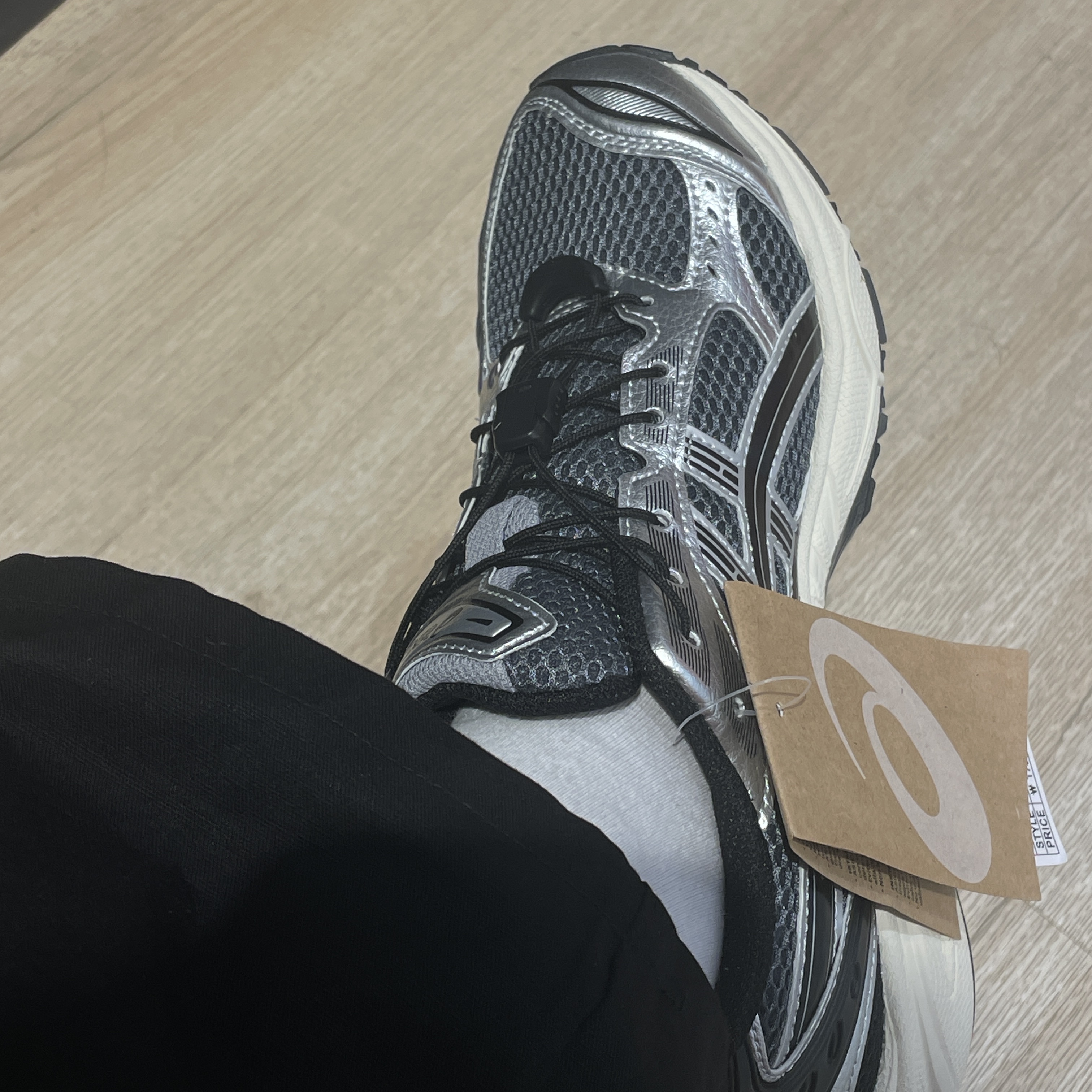 Asics Unlimited Gel-Kayano 14 Carrier Grey Black 착용 스타일