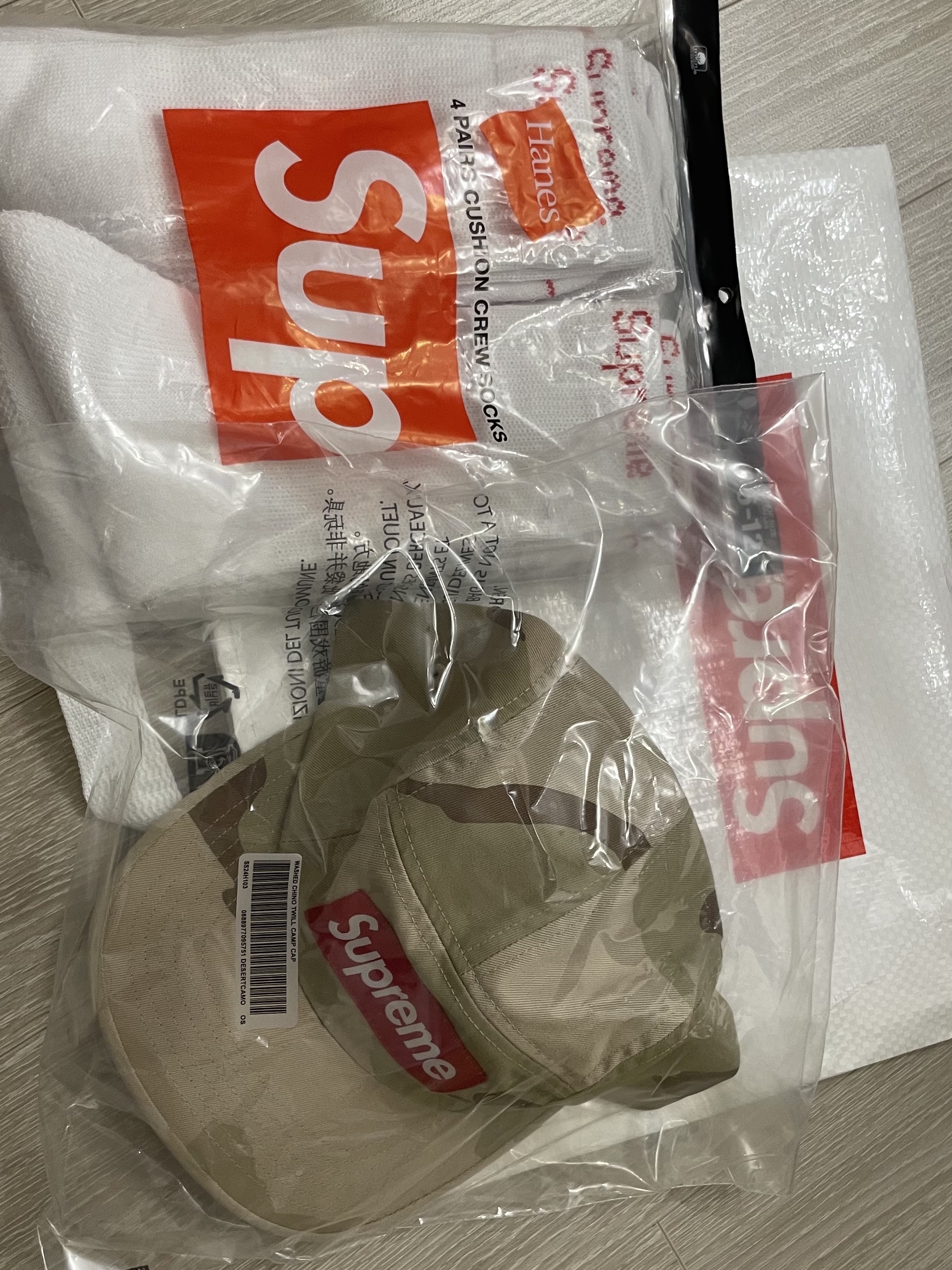 Supreme Washed Chino Twill Camp Cap Black, Supreme Spiderweb Football Jersey Black - 24SS 착용 스타일 - 3