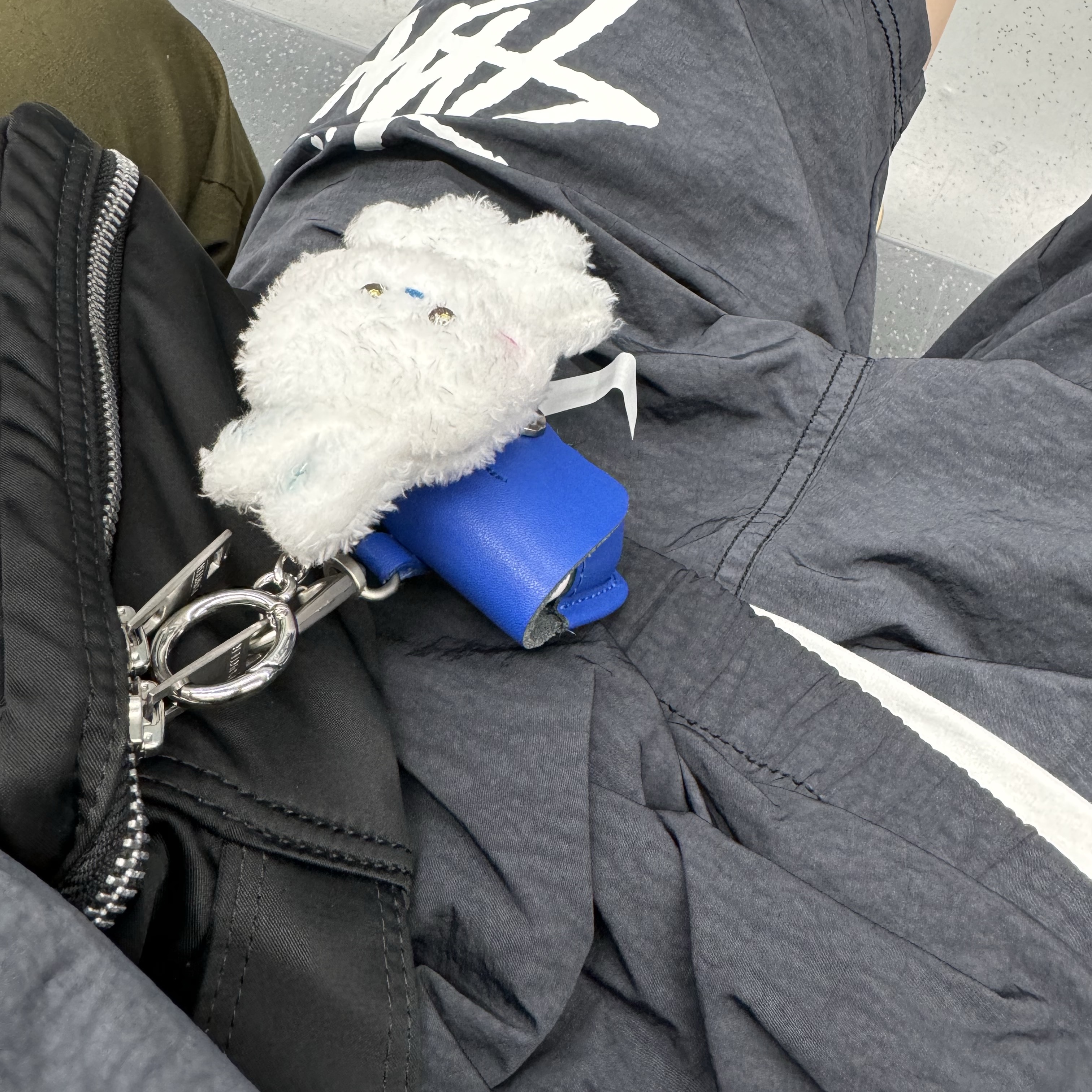 Nike x Stussy Water Shorts Off Noir, NewJeans Bunini Doll Keyring White 착용 스타일