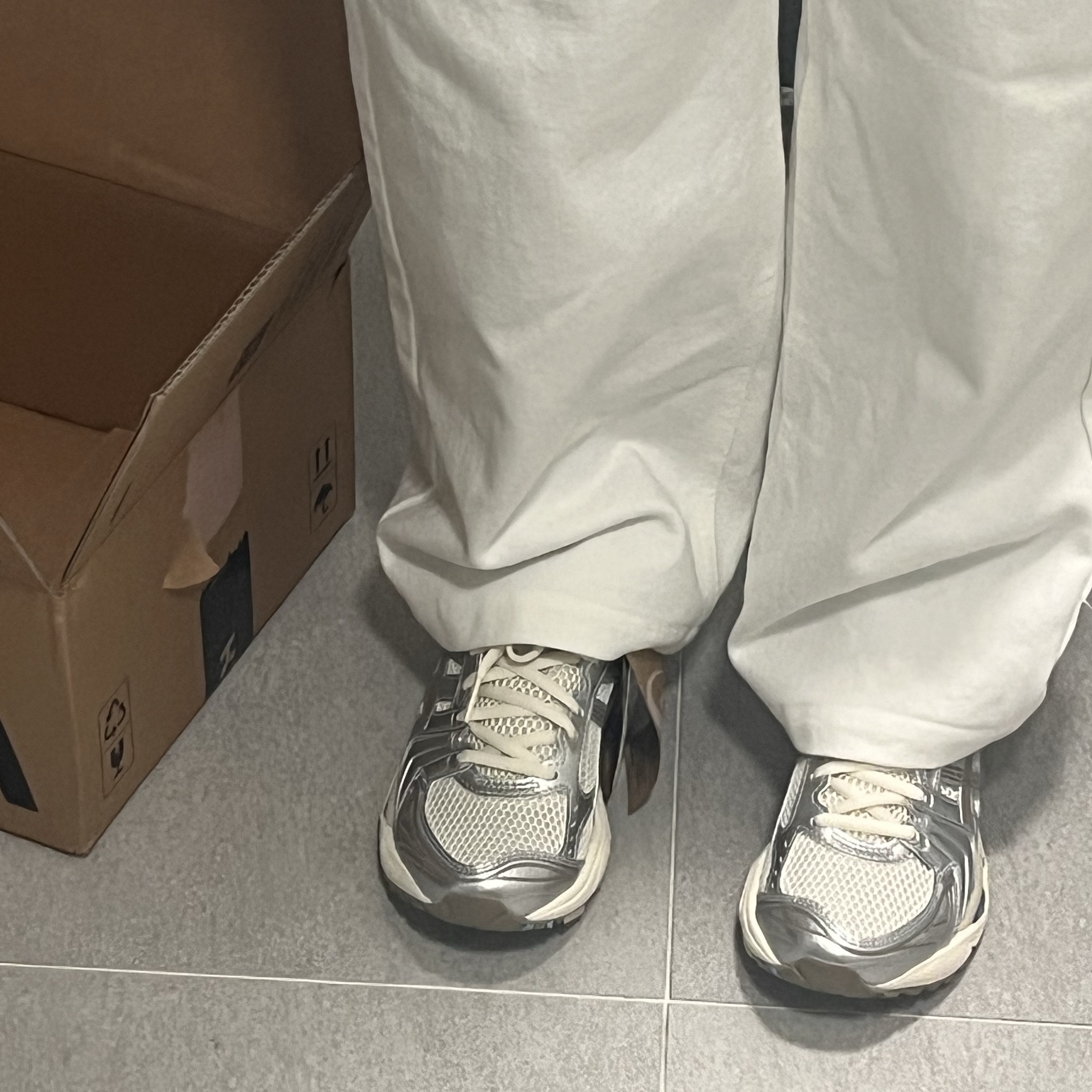 (W) Asics Gel-Kayano 14 Cream Pepper 착용 스타일 - 1