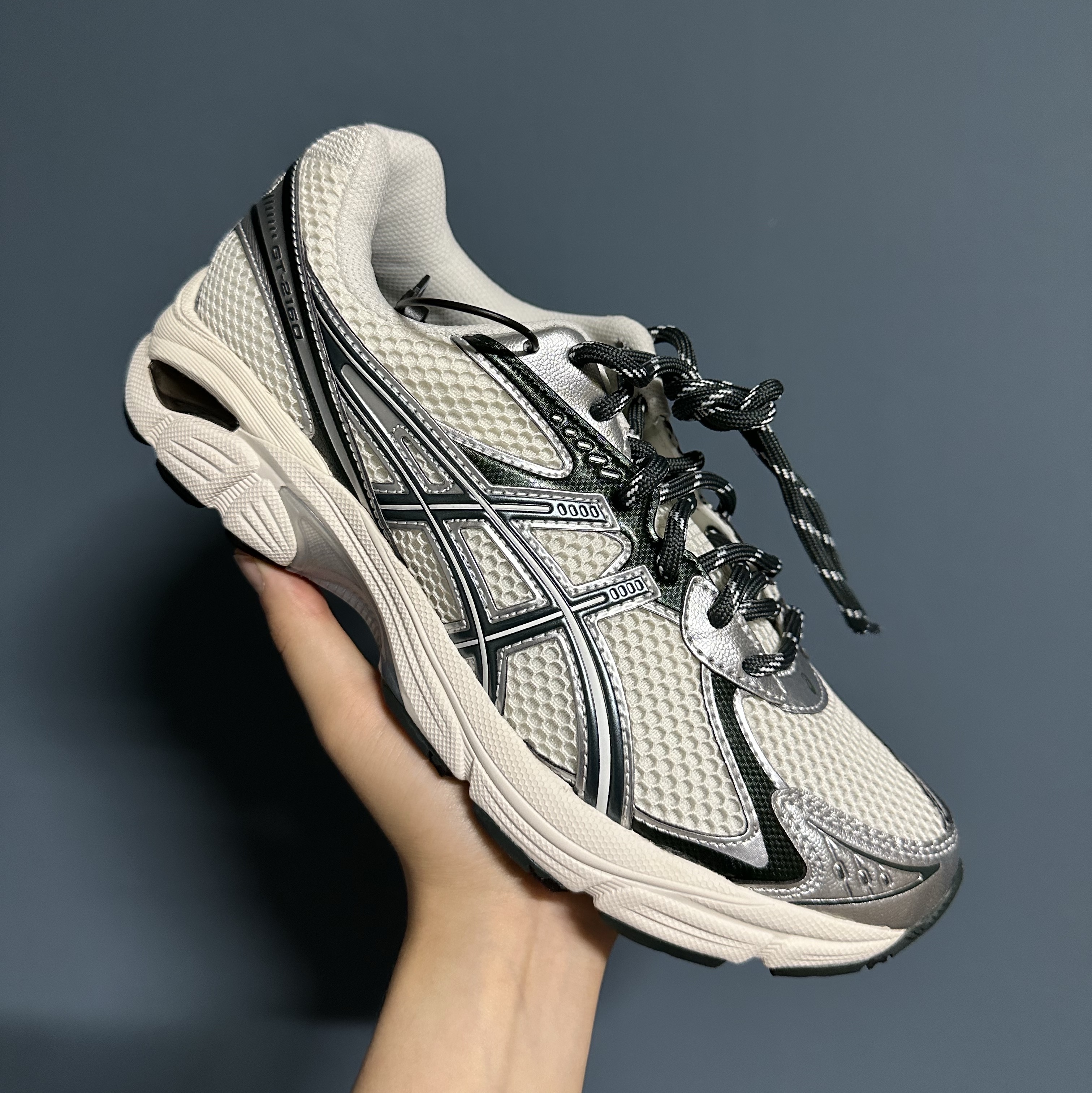 Asics x Kith GT-2160 Cream Scarab 착용 스타일 - 1
