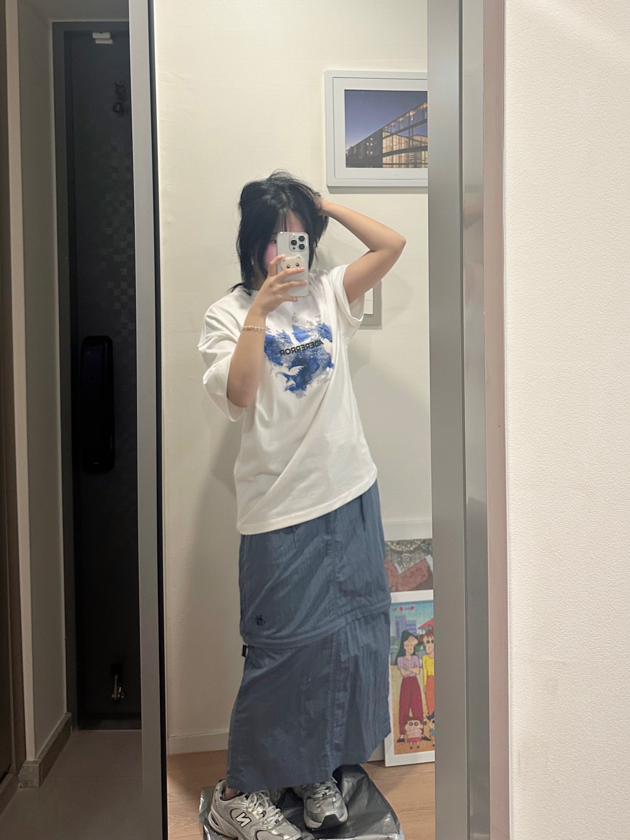 Ader Error Azure T-Shirt Off White, New Balance 530 Steel Grey 착용 스타일 - 1