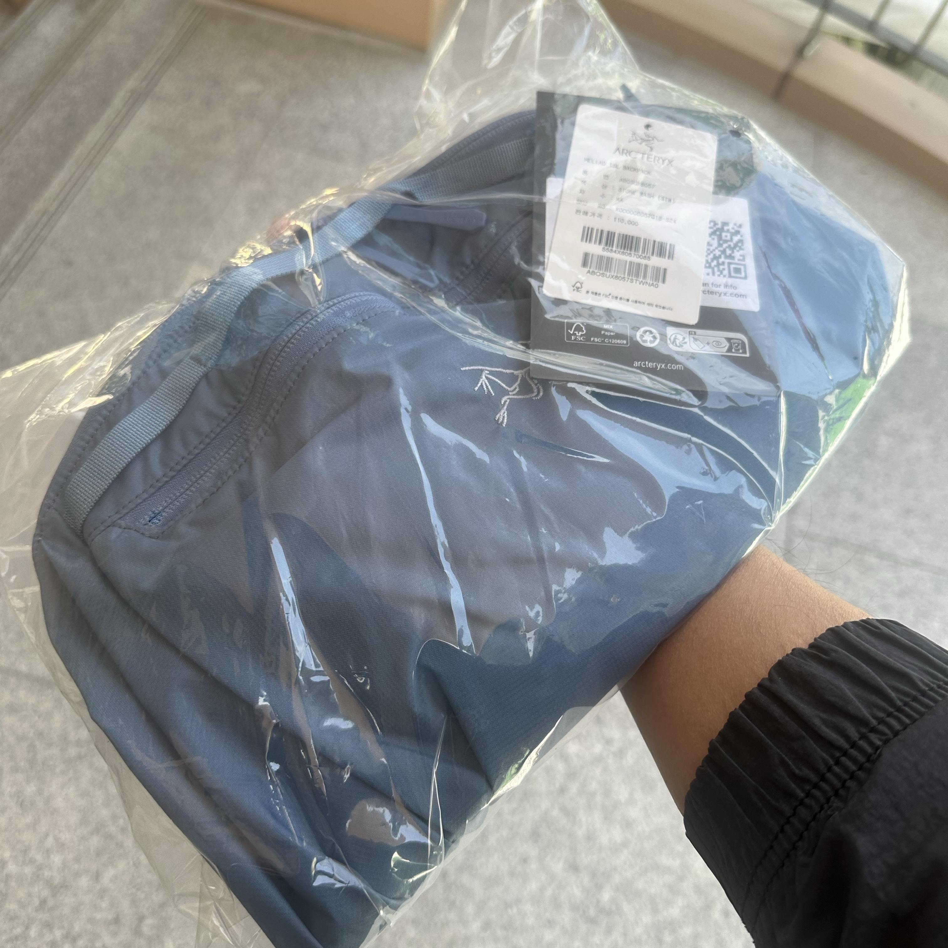 Arc'teryx Heliad 15 Backpack Stone Wash 착용 스타일