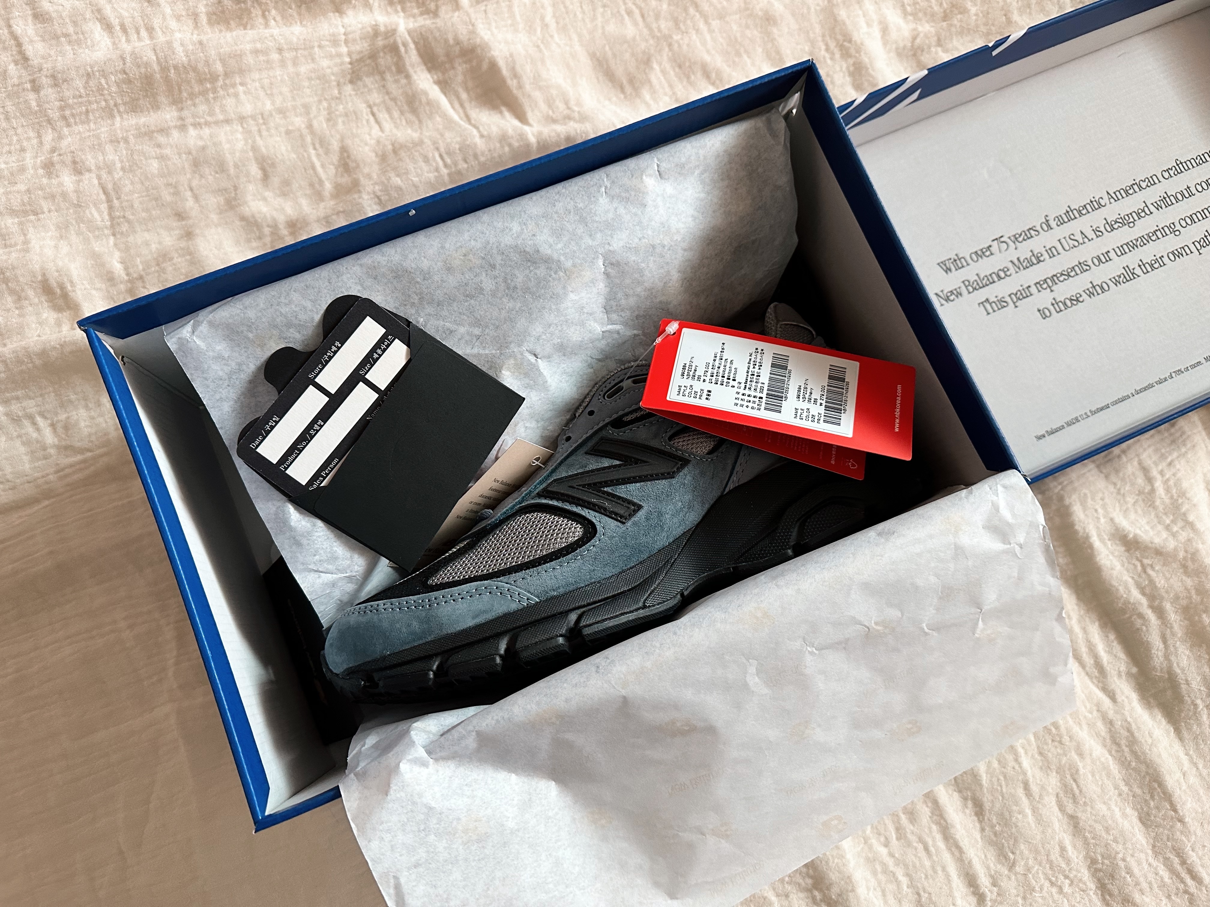New Balance 990v4 Made in USA Arctic Grey 착용 스타일 - 2