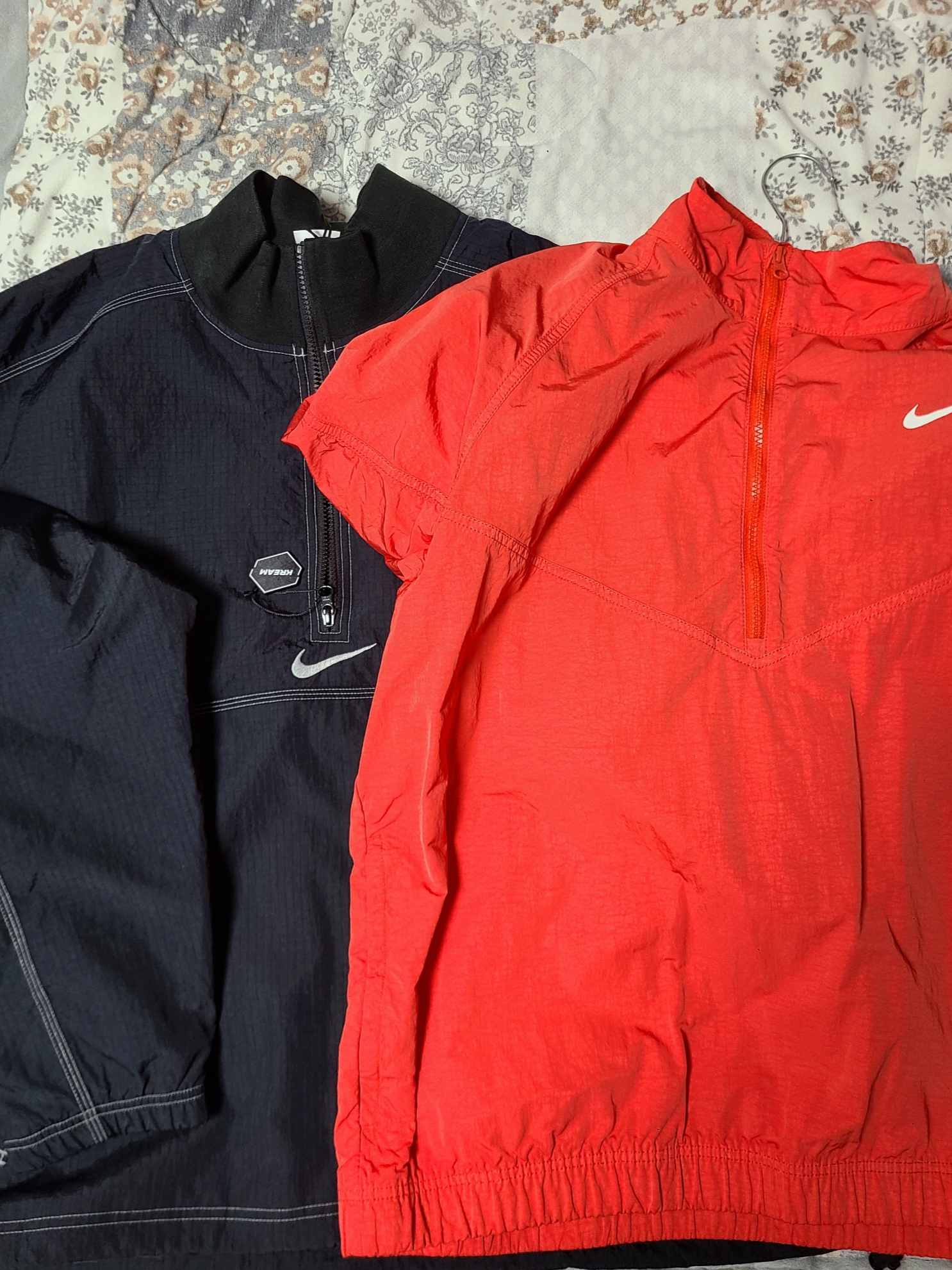 Nike x Stussy Windrunner Jacket Habanero Red, Supreme x Nike Ripstop Pullover Black - 24SS 착용 스타일 - 3