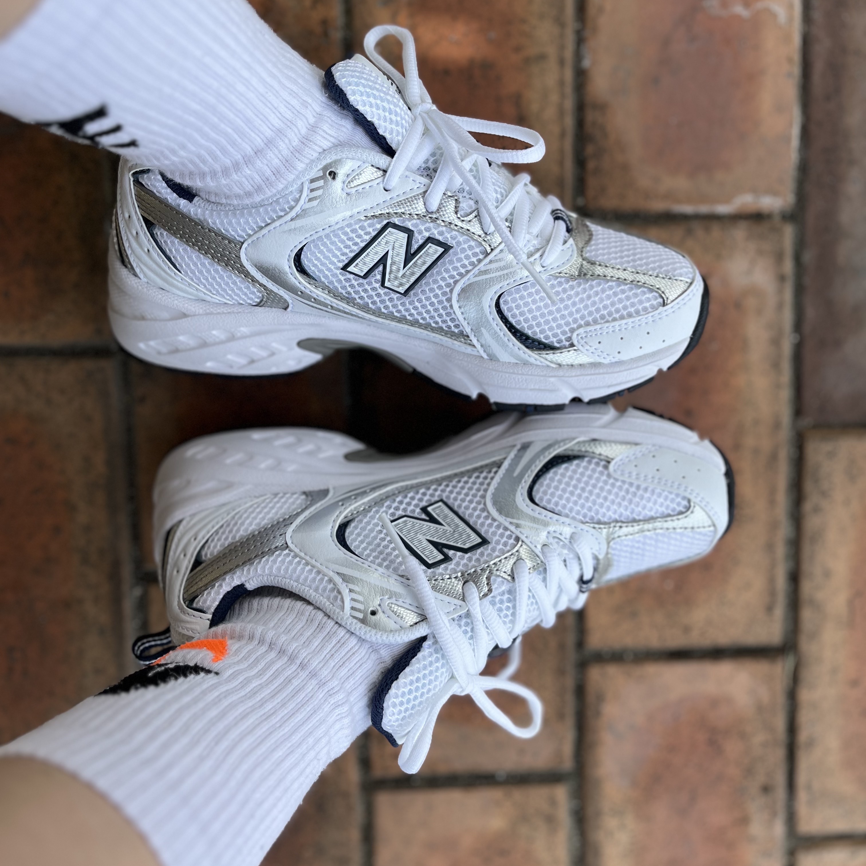 New Balance 530 White 착용 스타일 - 1