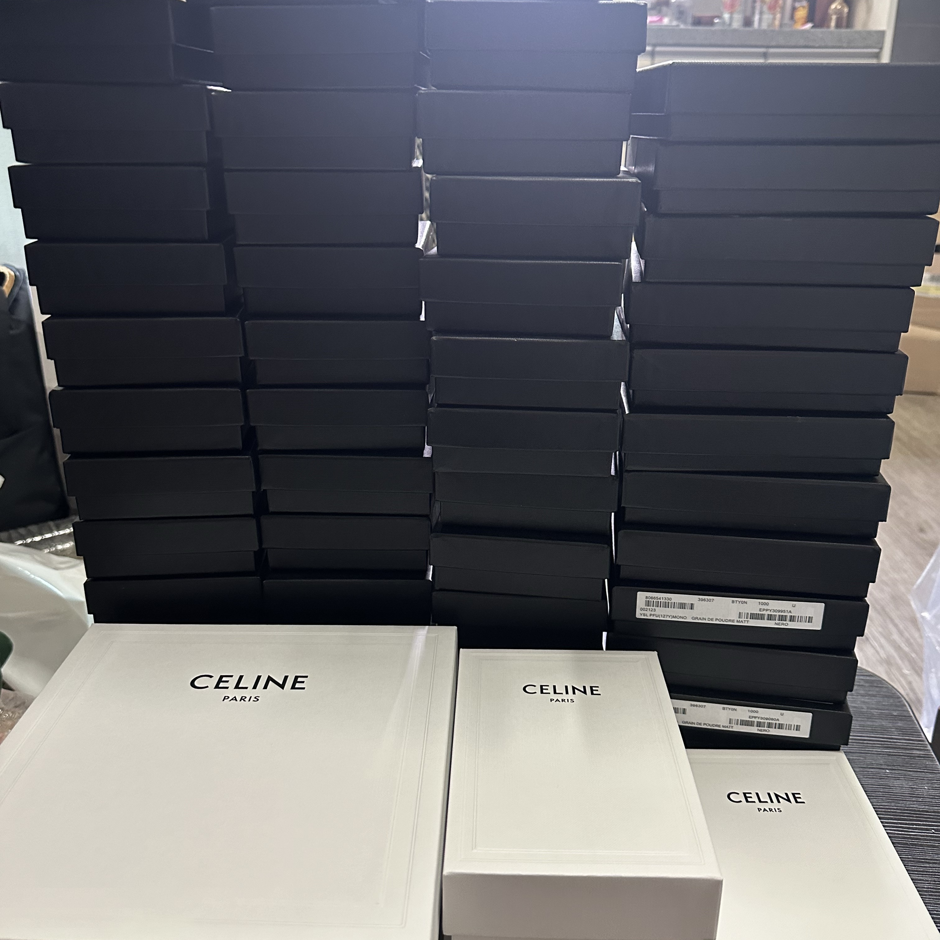 Celine Mini Claude in Shiny Calfskin Black 착용 스타일