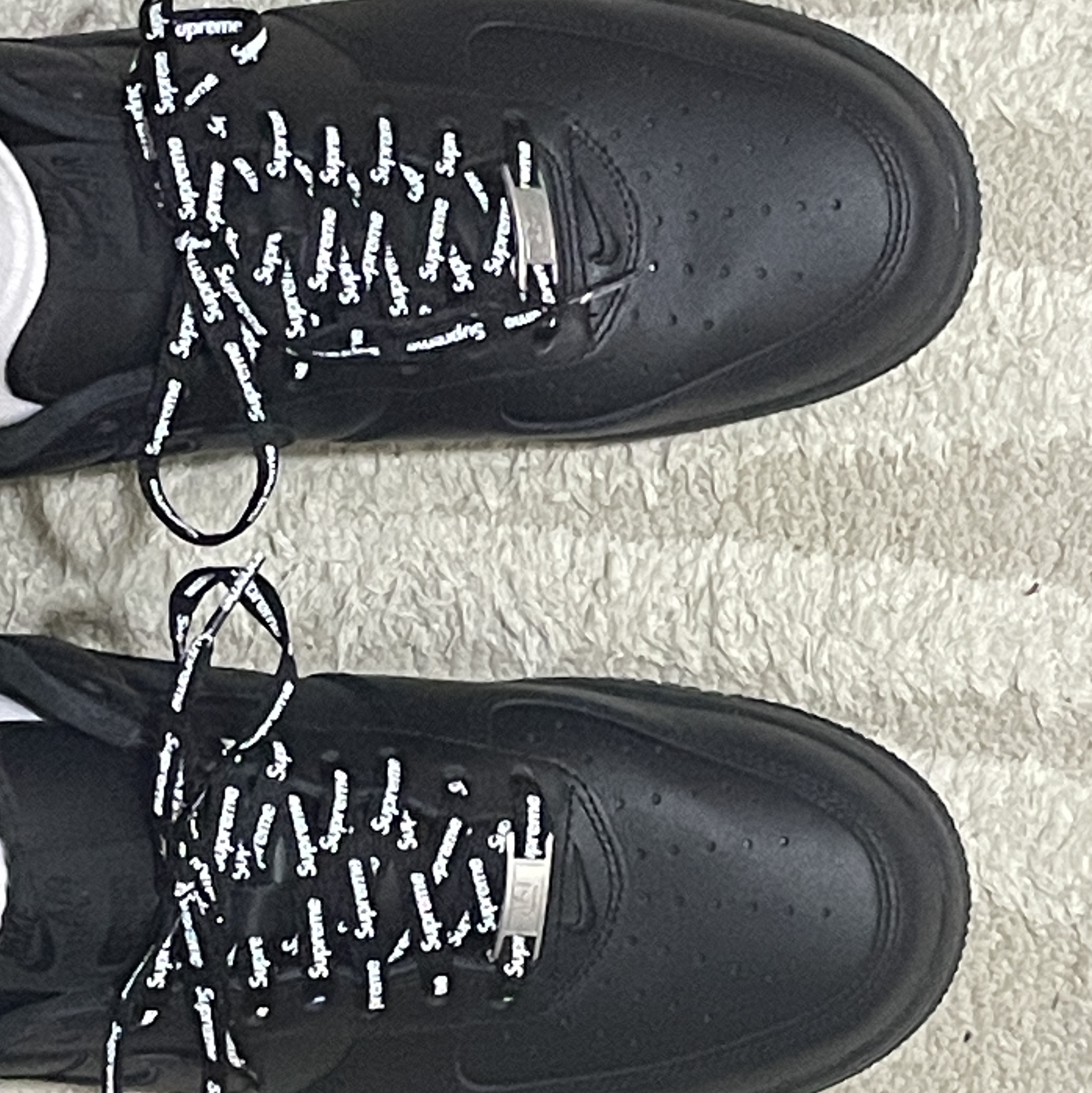 Nike x Supreme Air Force 1 Low Black 착용 스타일
