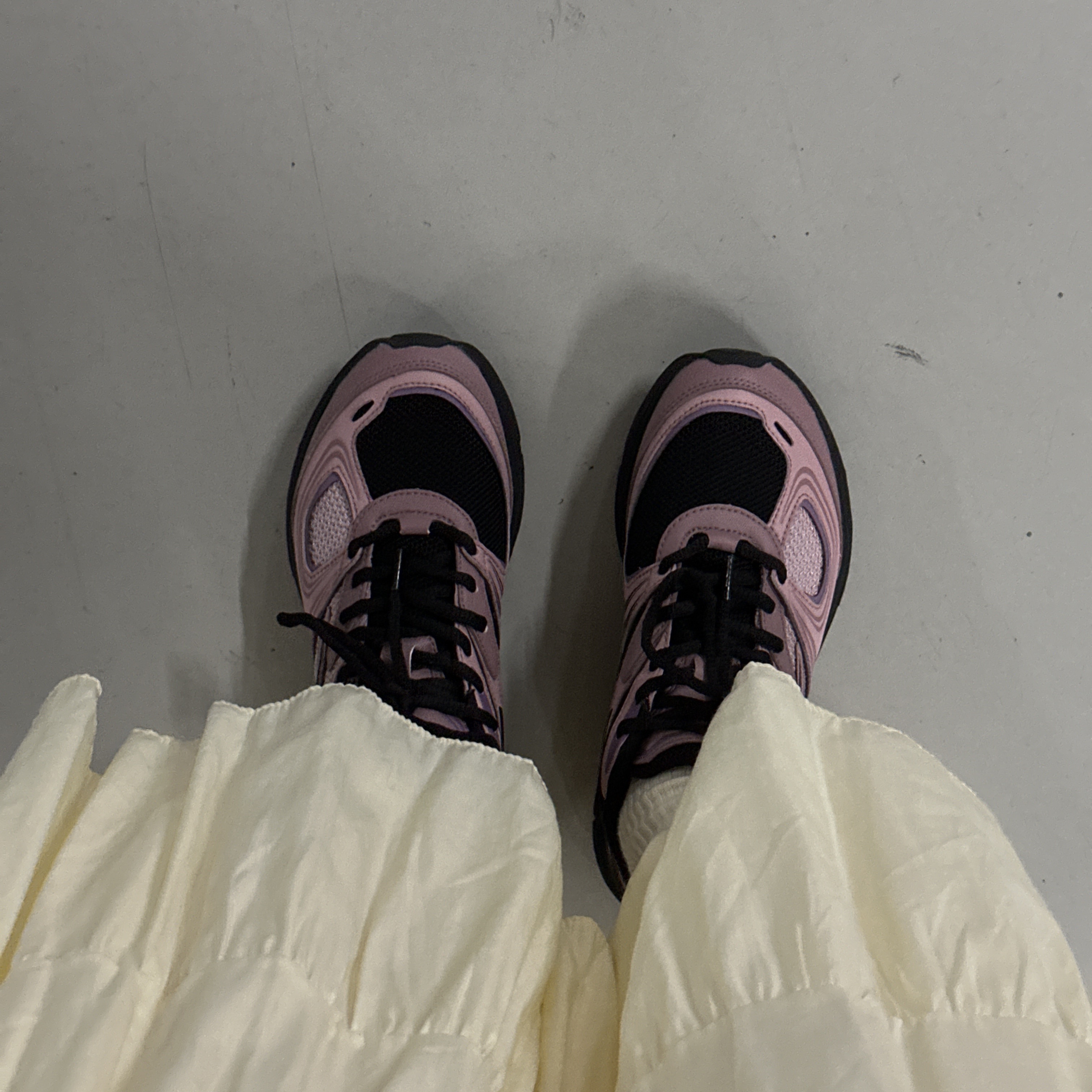 Fila Interun Pink Black 착용 스타일