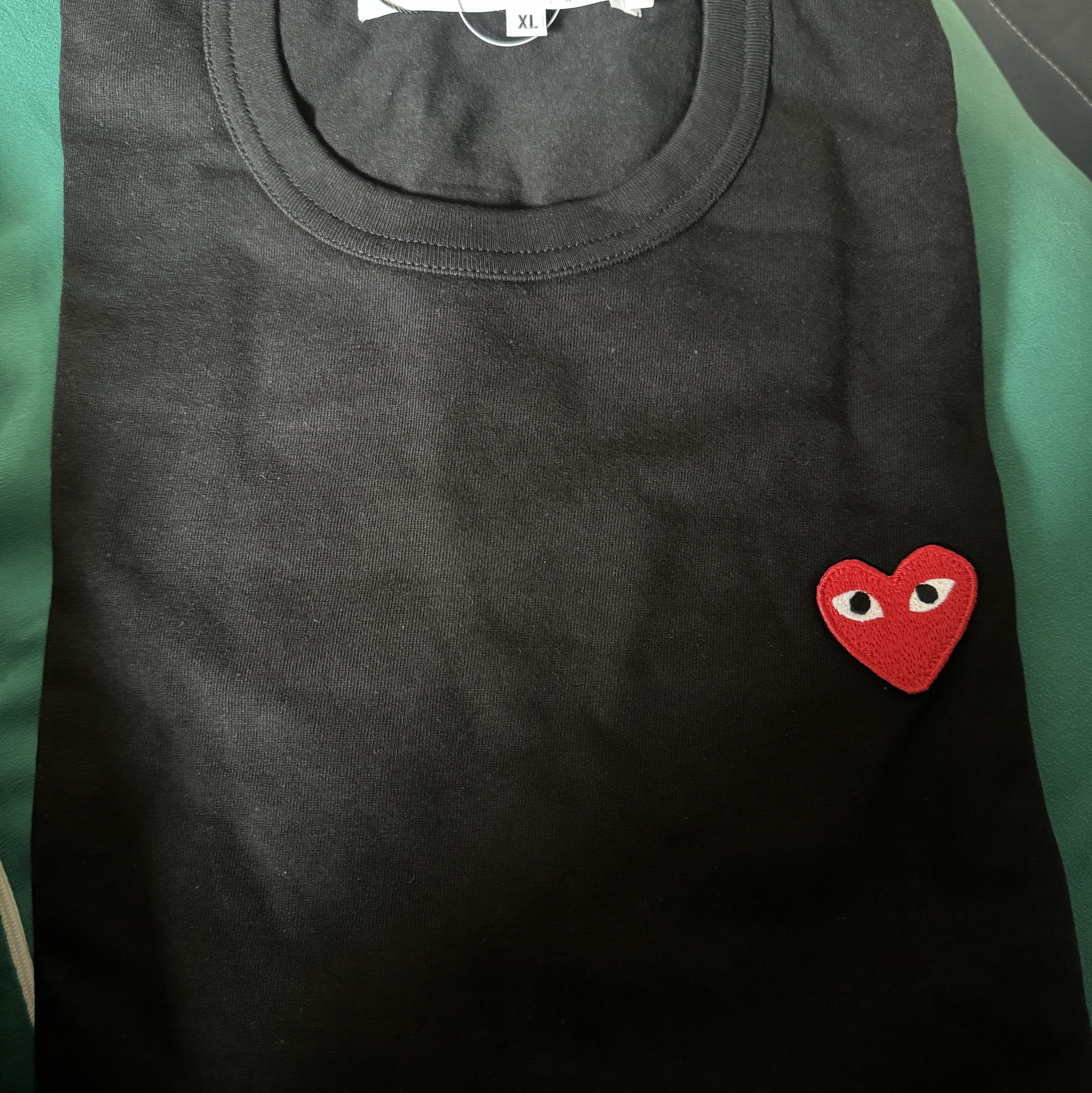Play Comme des Garcons Red Heart T-Shirt Black 착용 스타일