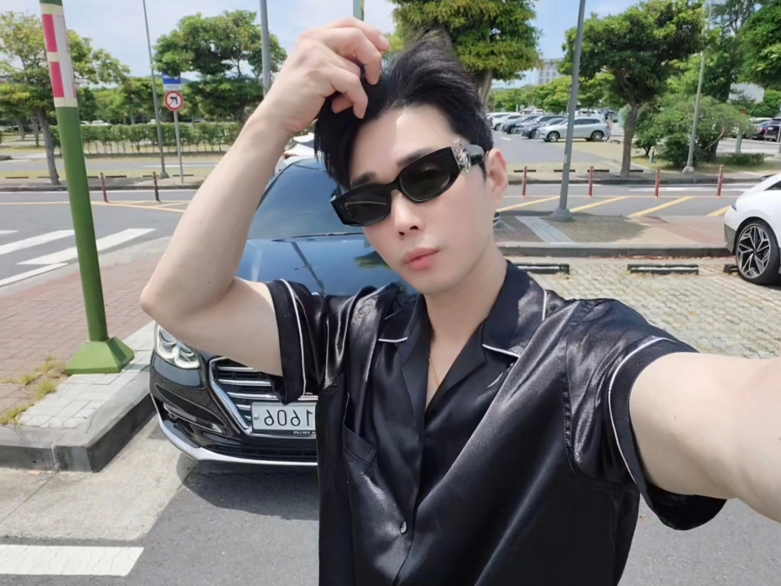Gentle Monster x D'heygere Rings 01 Black, Mardi X Nardis Balling Shirt Black 착용 스타일 - 2