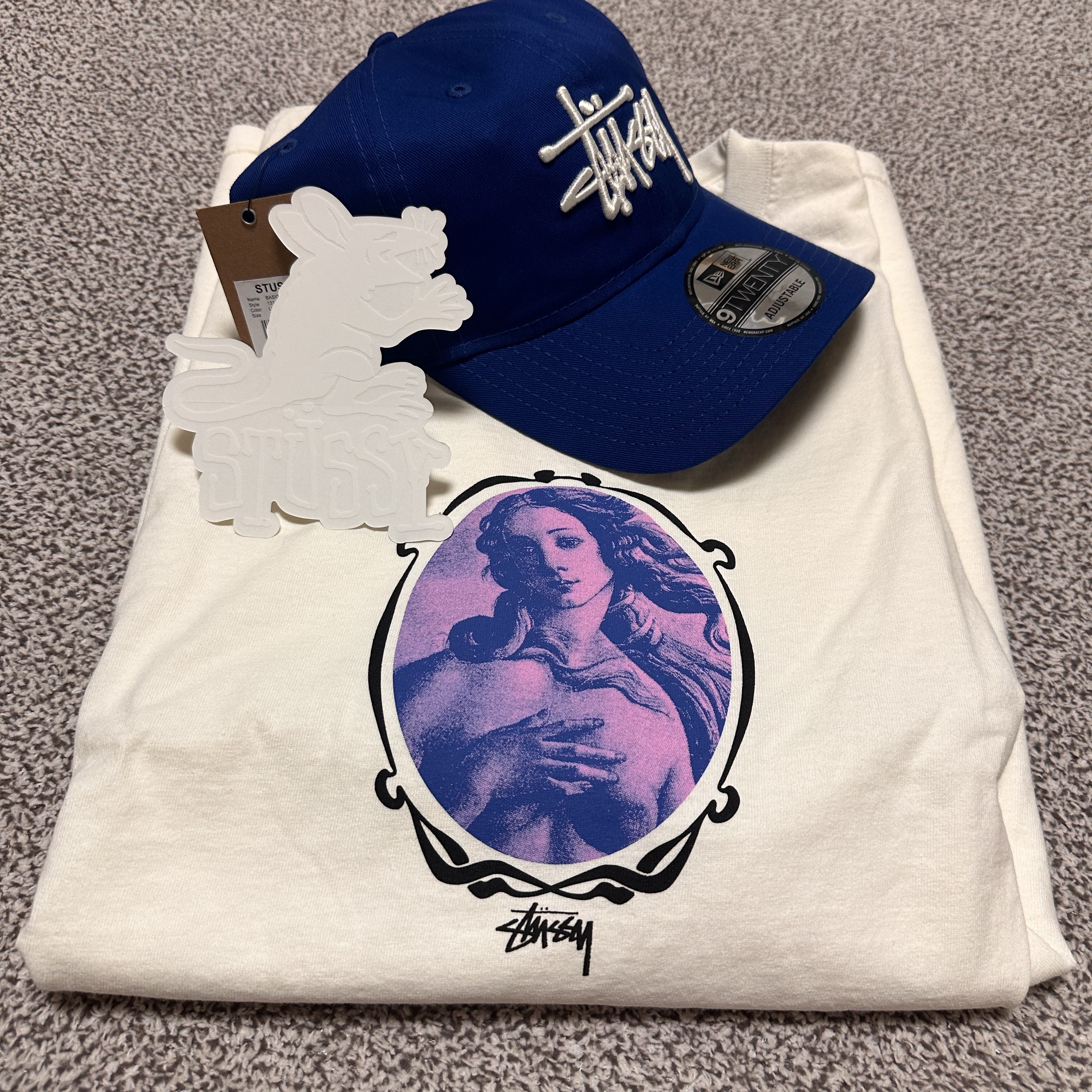 Stussy Basic New Era 9Twenty Cap Dark Royal, Stussy Venus Oval Pigment Dyed T-Shirt Coral 착용 스타일