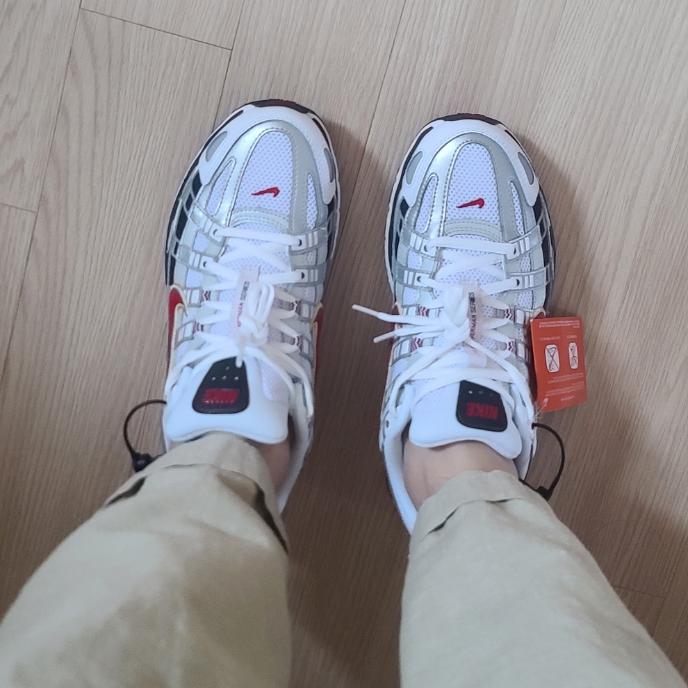 Nike P-6000 White Varsity Red 착용 스타일