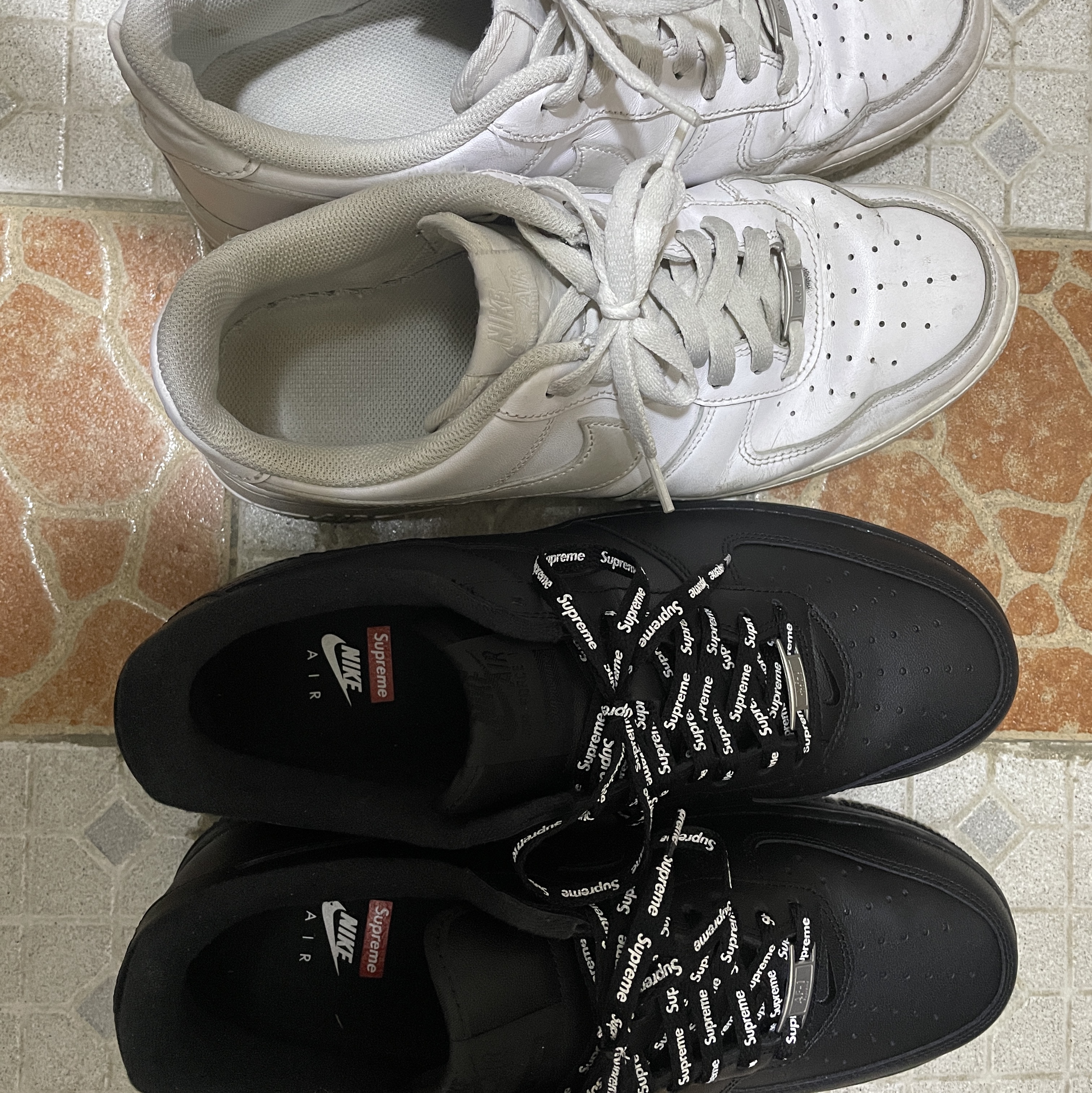 Nike x Supreme Air Force 1 Low Black, Nike Air Force 1 '07 Low White 착용 스타일