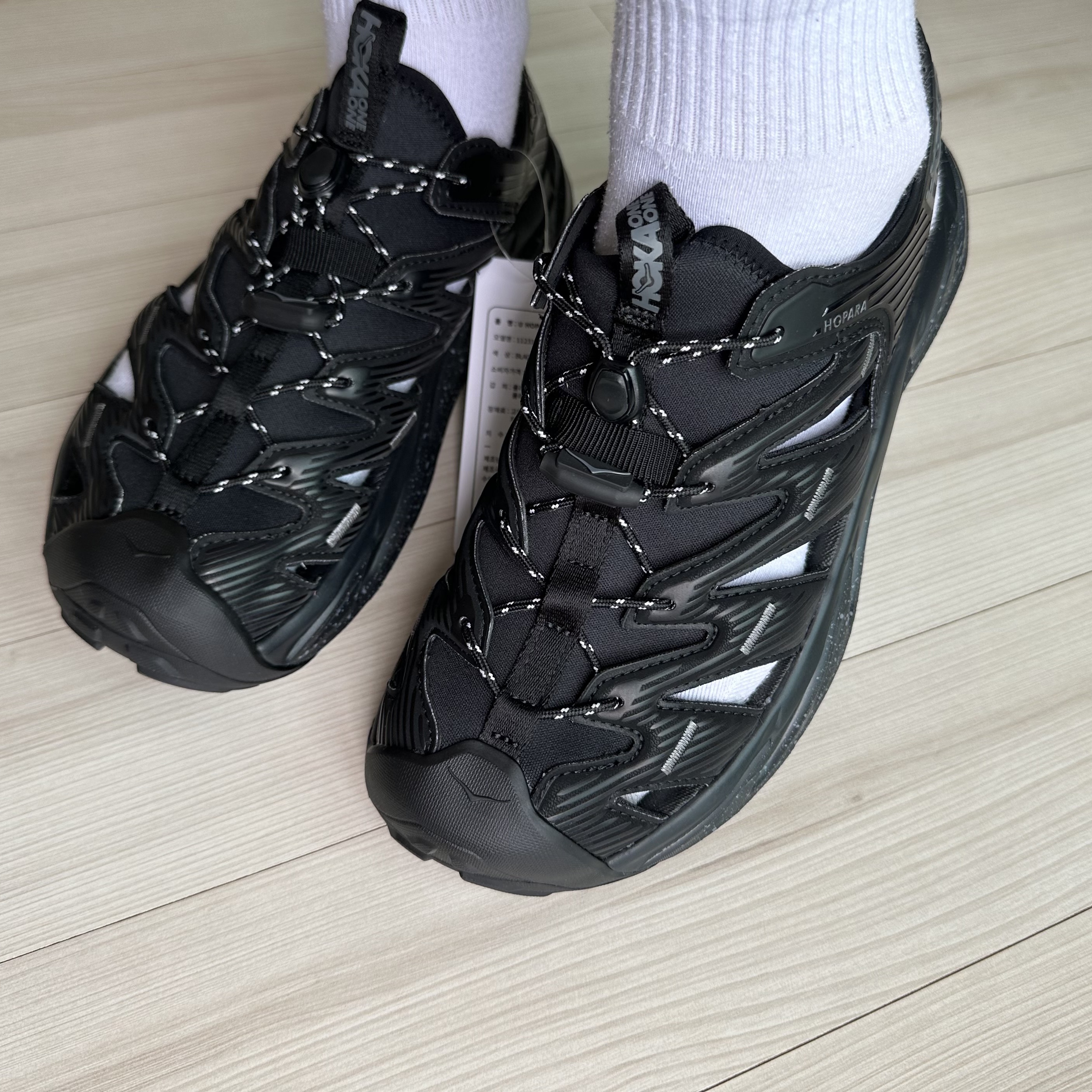 Hoka Hopara Black Castle Rock 착용 스타일 - 1