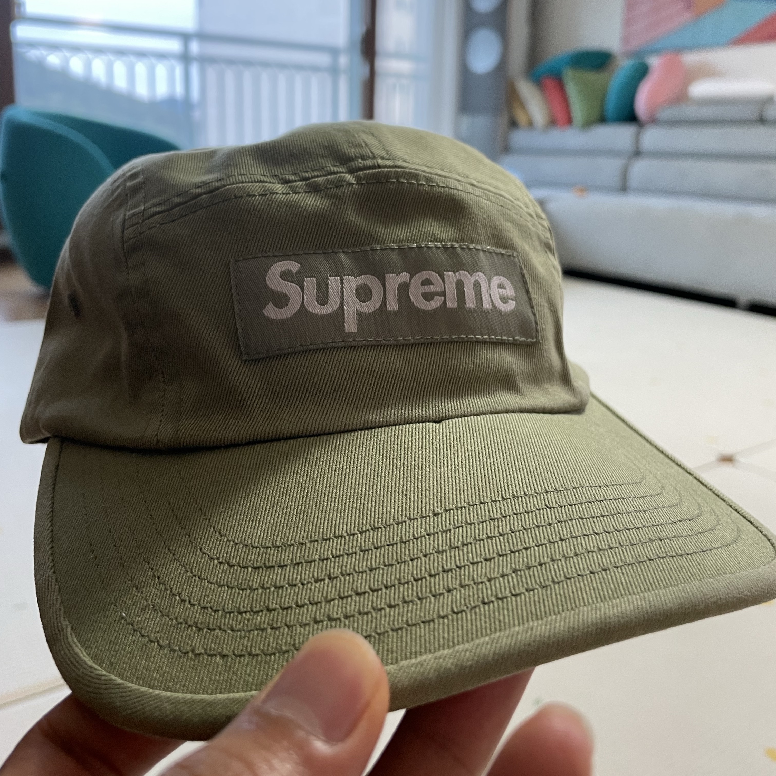 Supreme Washed Chino Twill Camp Cap Light Olive - 24SS, Supreme Stitch Jacquard Camp Cap Red - 22SS 착용 스타일 - 2